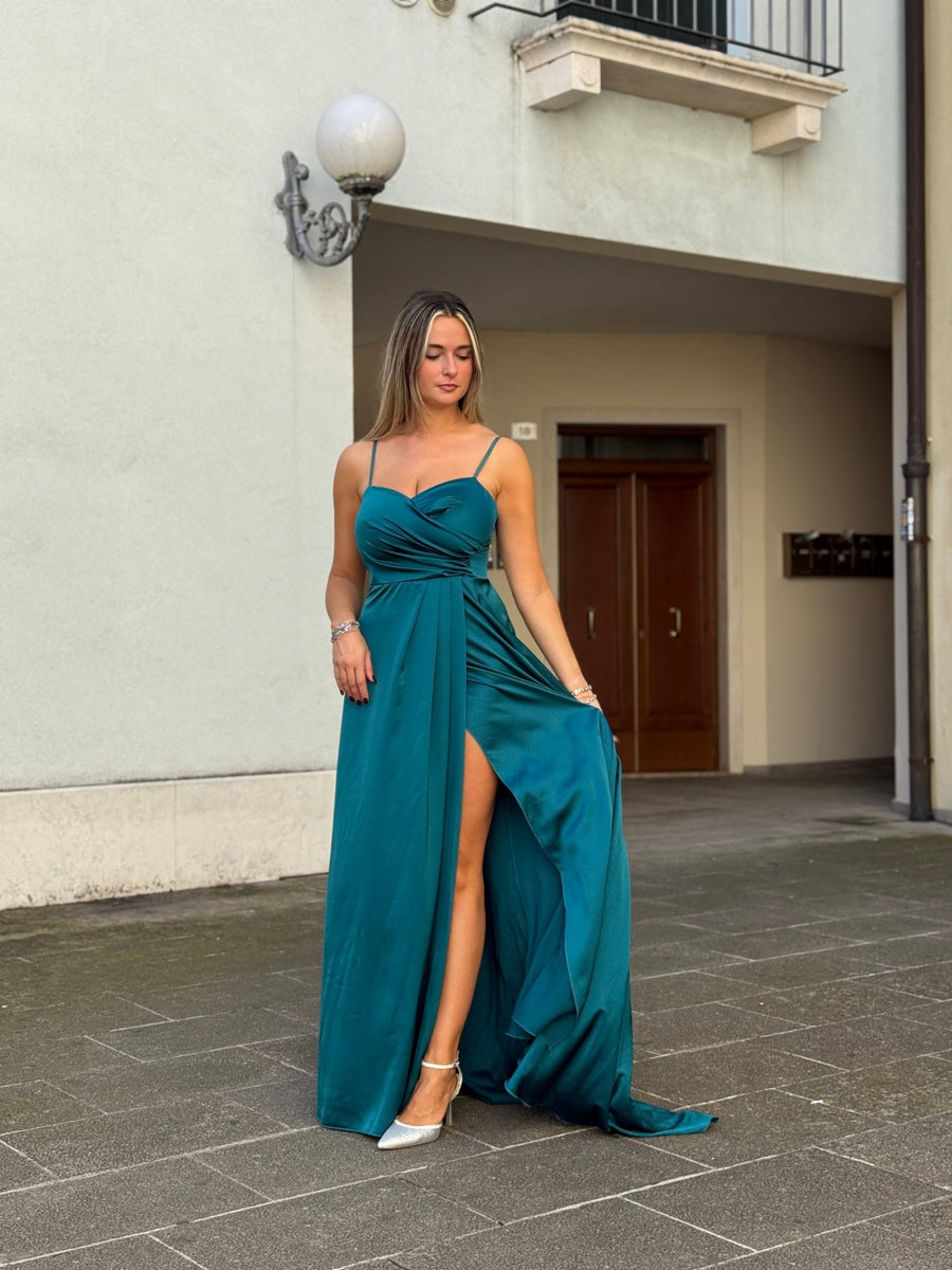 Vestito lungo in raso con corpetto drappeggiato effetto sweetheart e spacco profondo – alternate