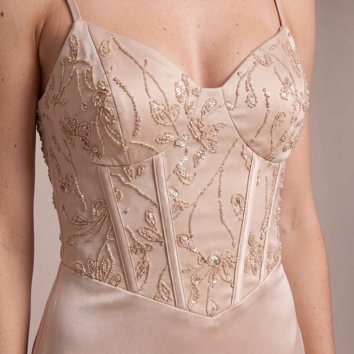 Vestito lungo in raso con corpetto paillettes MARLENE - Follie by Alice