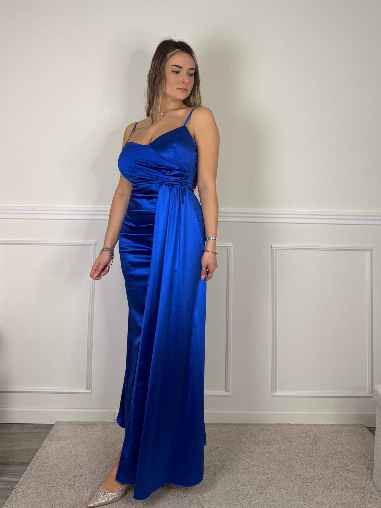 Vestito lungo in raso con drappeggio e spacco - Follie by Alice