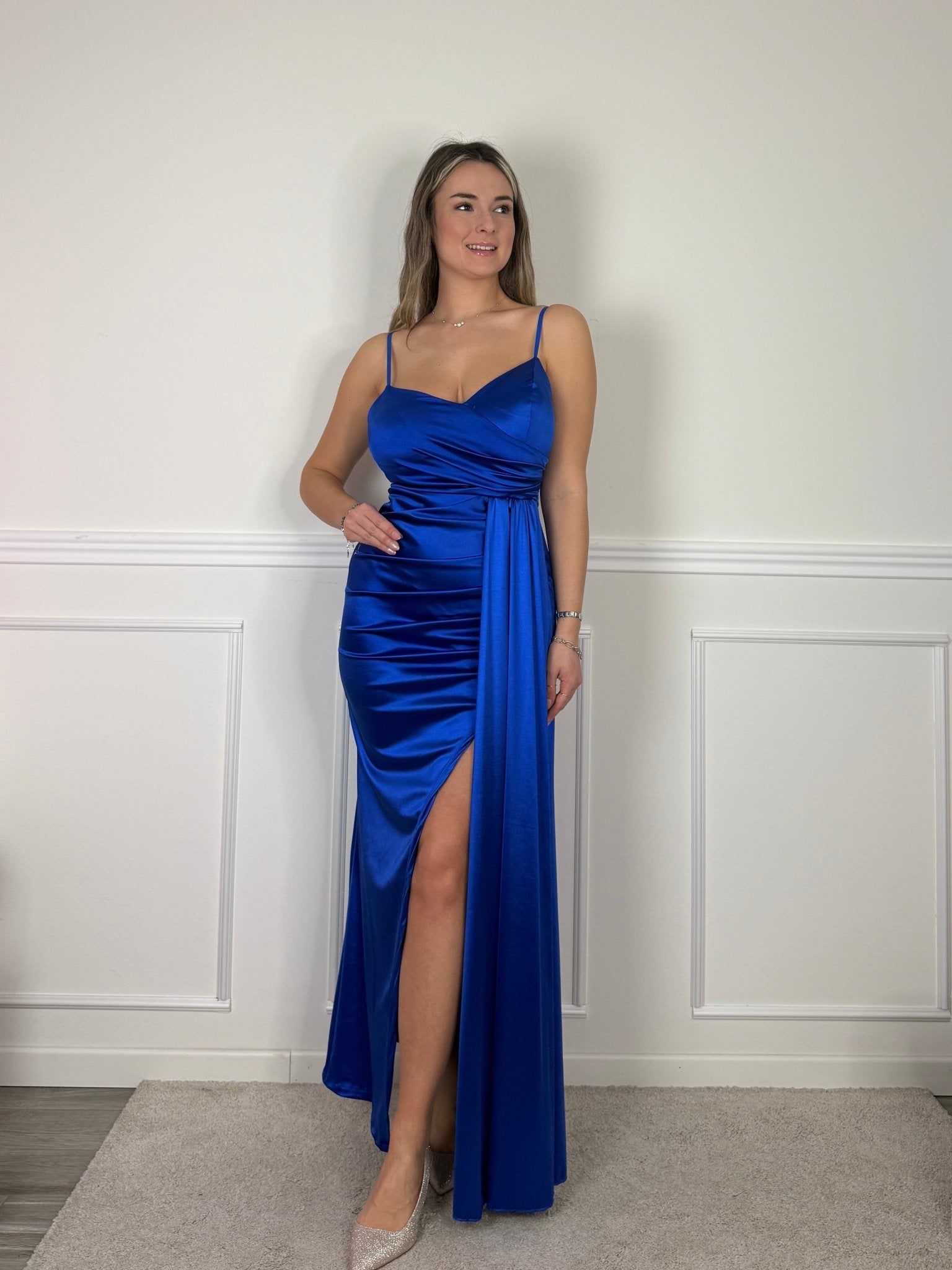 Vestito lungo in raso con drappeggio e spacco - Follie by Alice