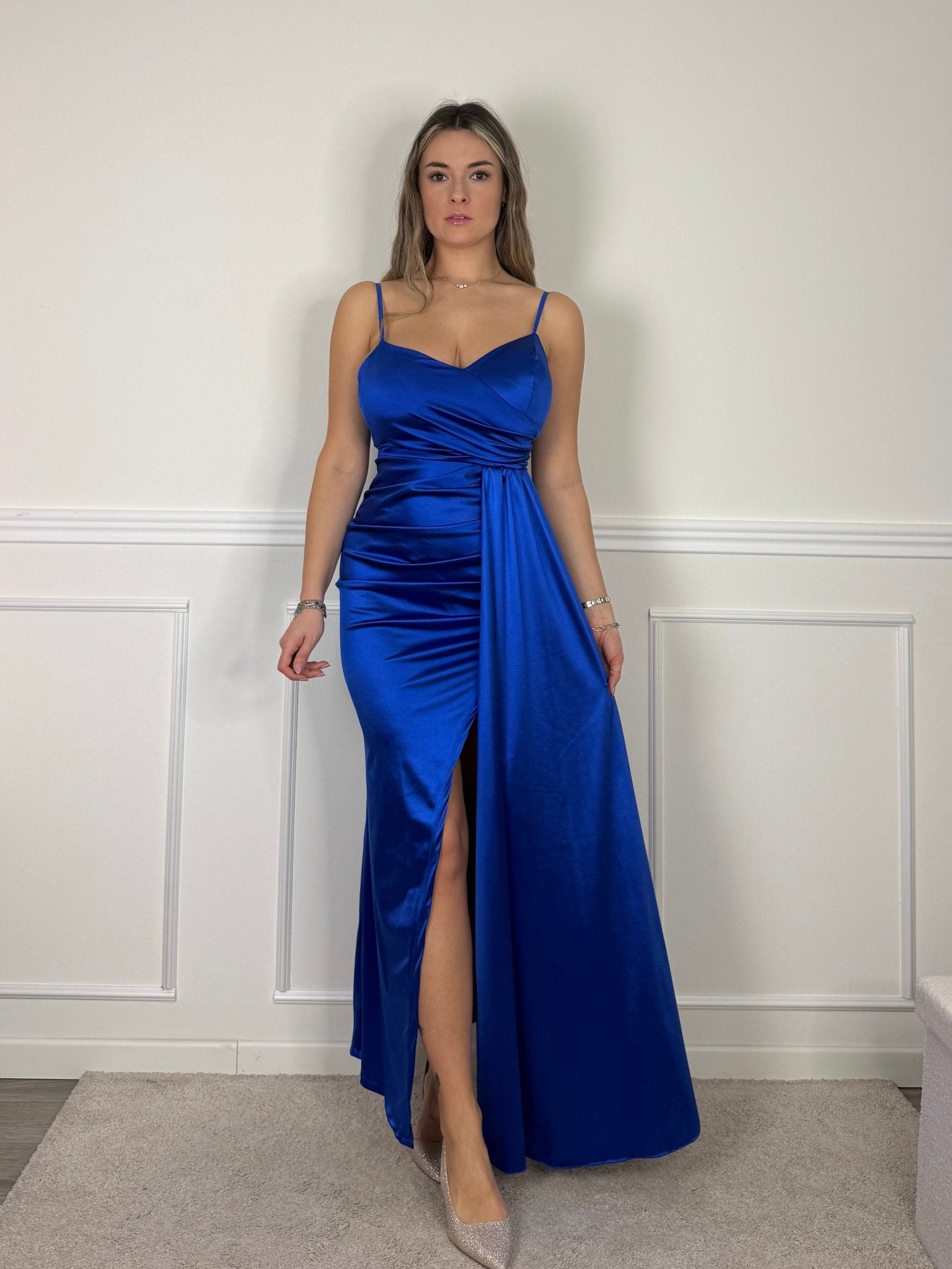 Vestito lungo in raso con drappeggio e spacco - Follie by Alice