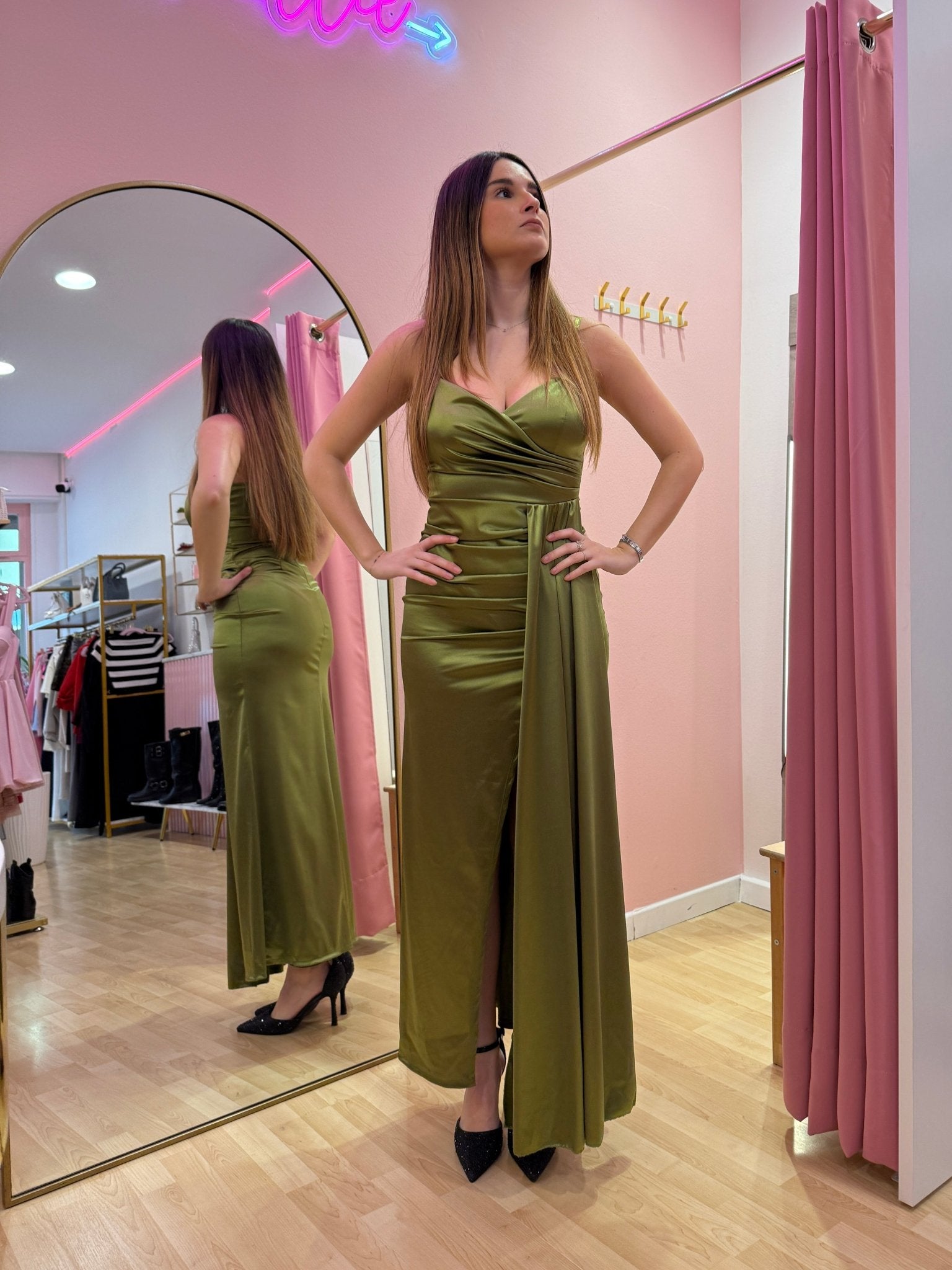 Vestito lungo in raso con drappeggio e spacco - Follie by Alice Immagine secondaria del prodotto