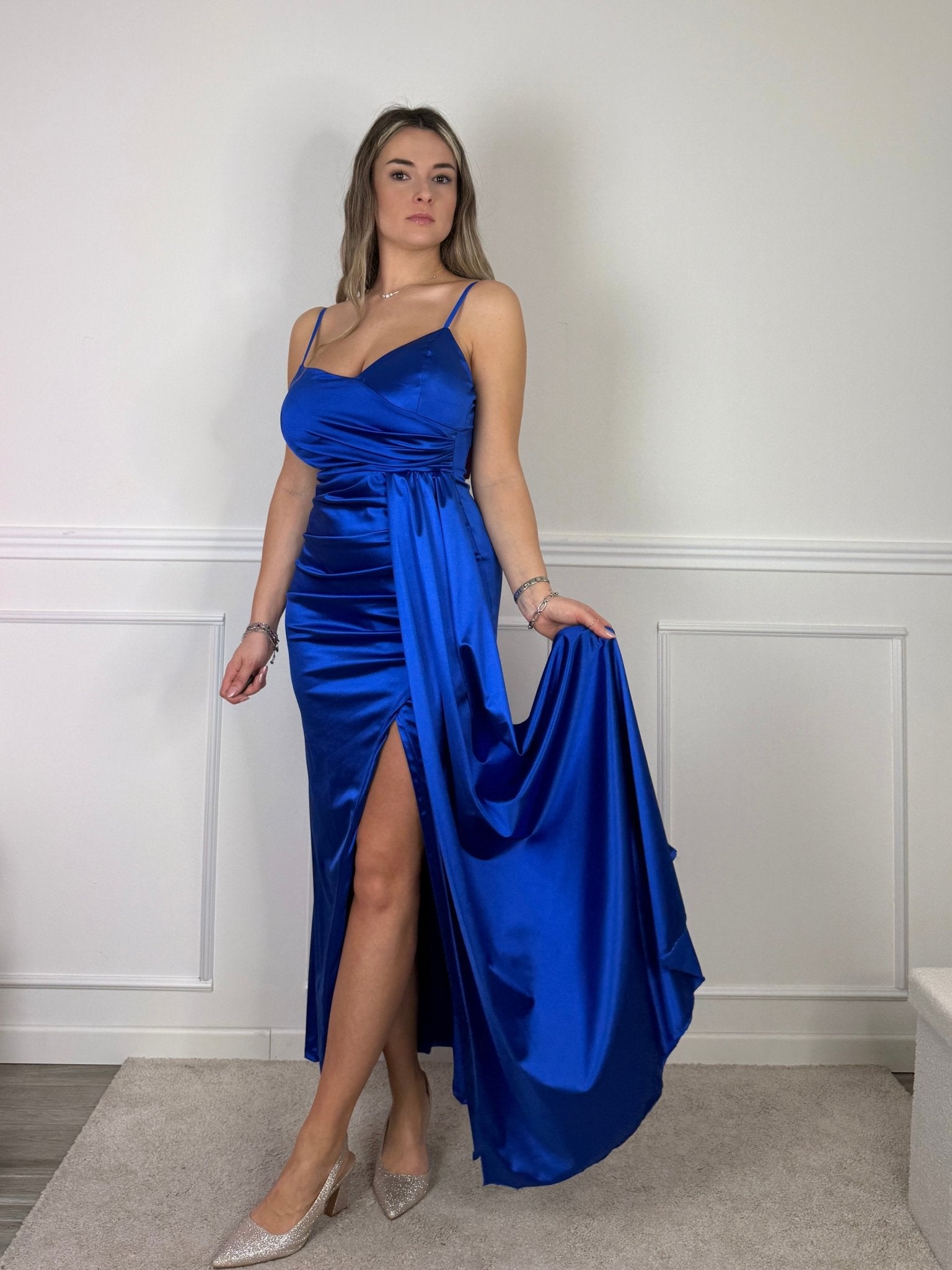 Vestito lungo in raso con drappeggio e spacco - Follie by Alice