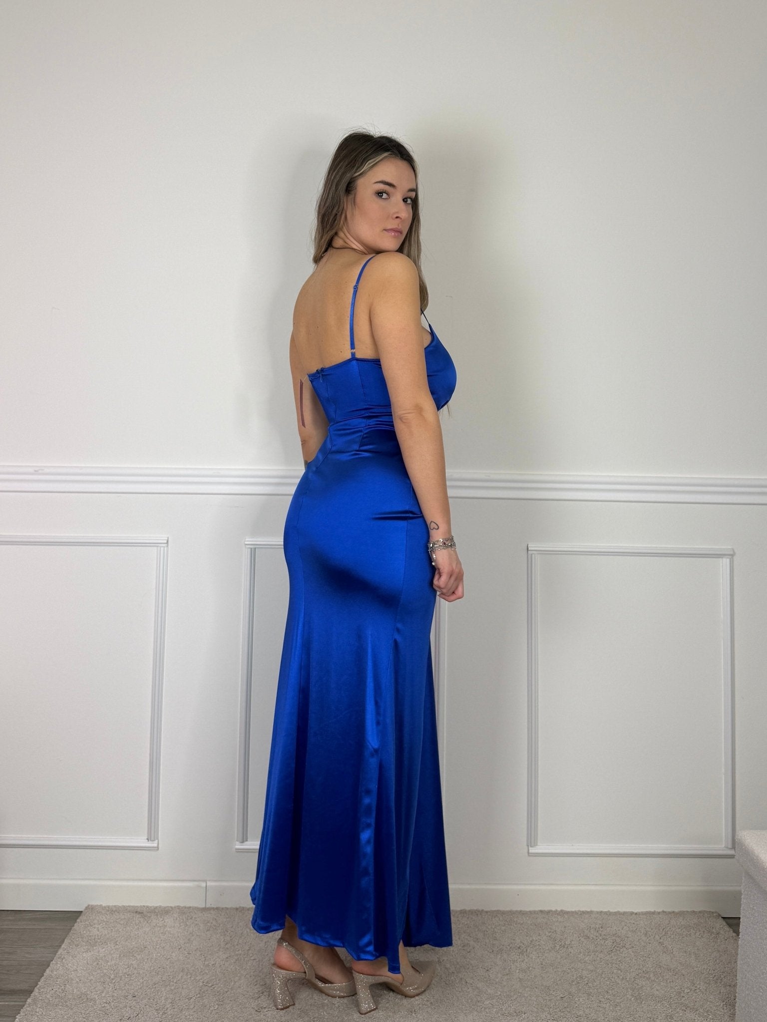 Vestito lungo in raso con drappeggio e spacco - Follie by Alice