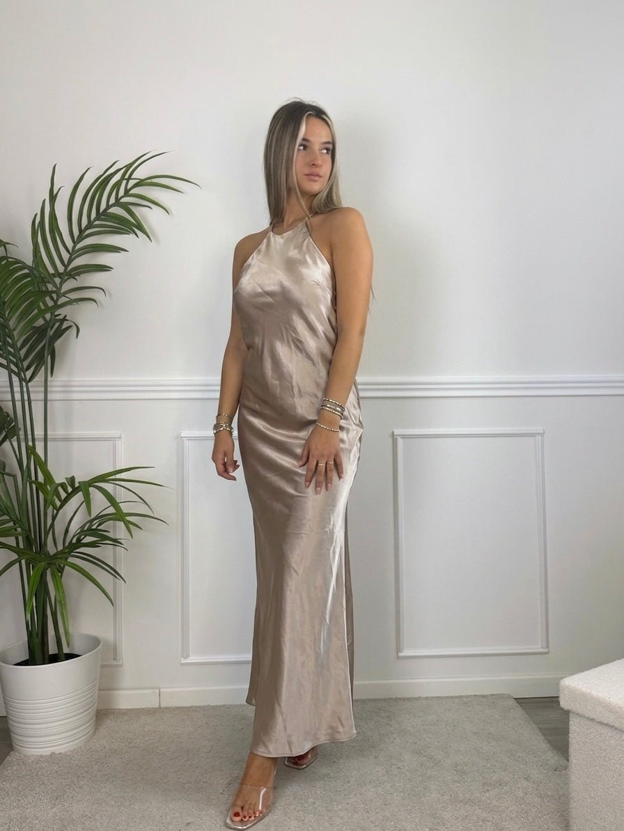 Vestito lungo in raso con schiena scoperta con gioiello di strass REFLECT - Follie by Alice