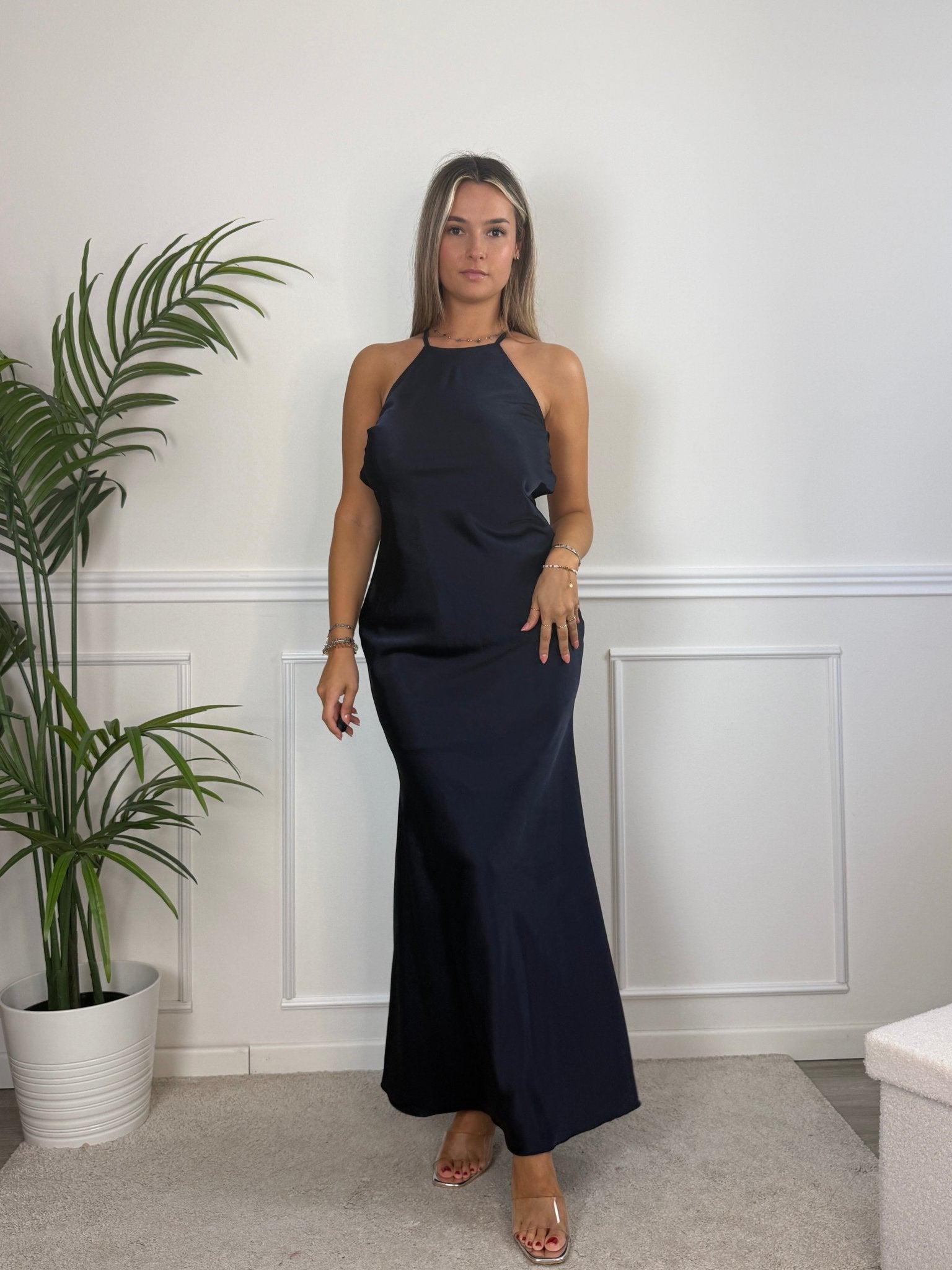 Vestito lungo in raso con schiena scoperta con gioiello di strass REFLECT - Follie by Alice