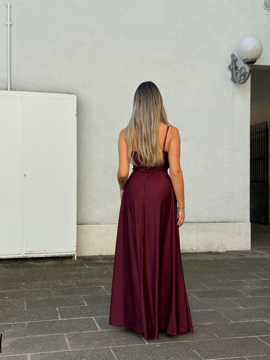 Vestito lungo in raso con scollo a cuore e gonna fluida con spacco profondo – alternate