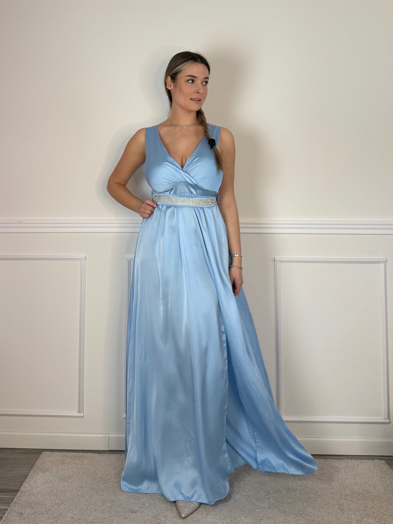 Vestito lungo in raso con scollo a V e cintura con strass - Follie by Alice