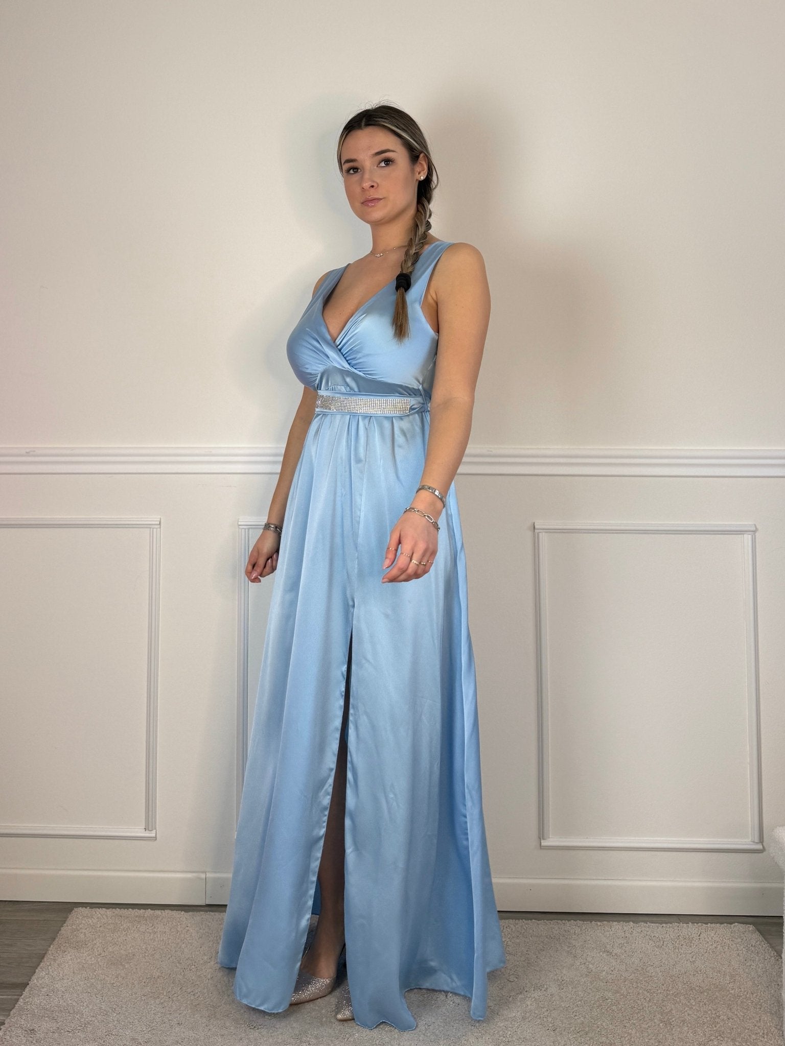 Vestito lungo in raso con scollo a V e cintura con strass - Follie by Alice