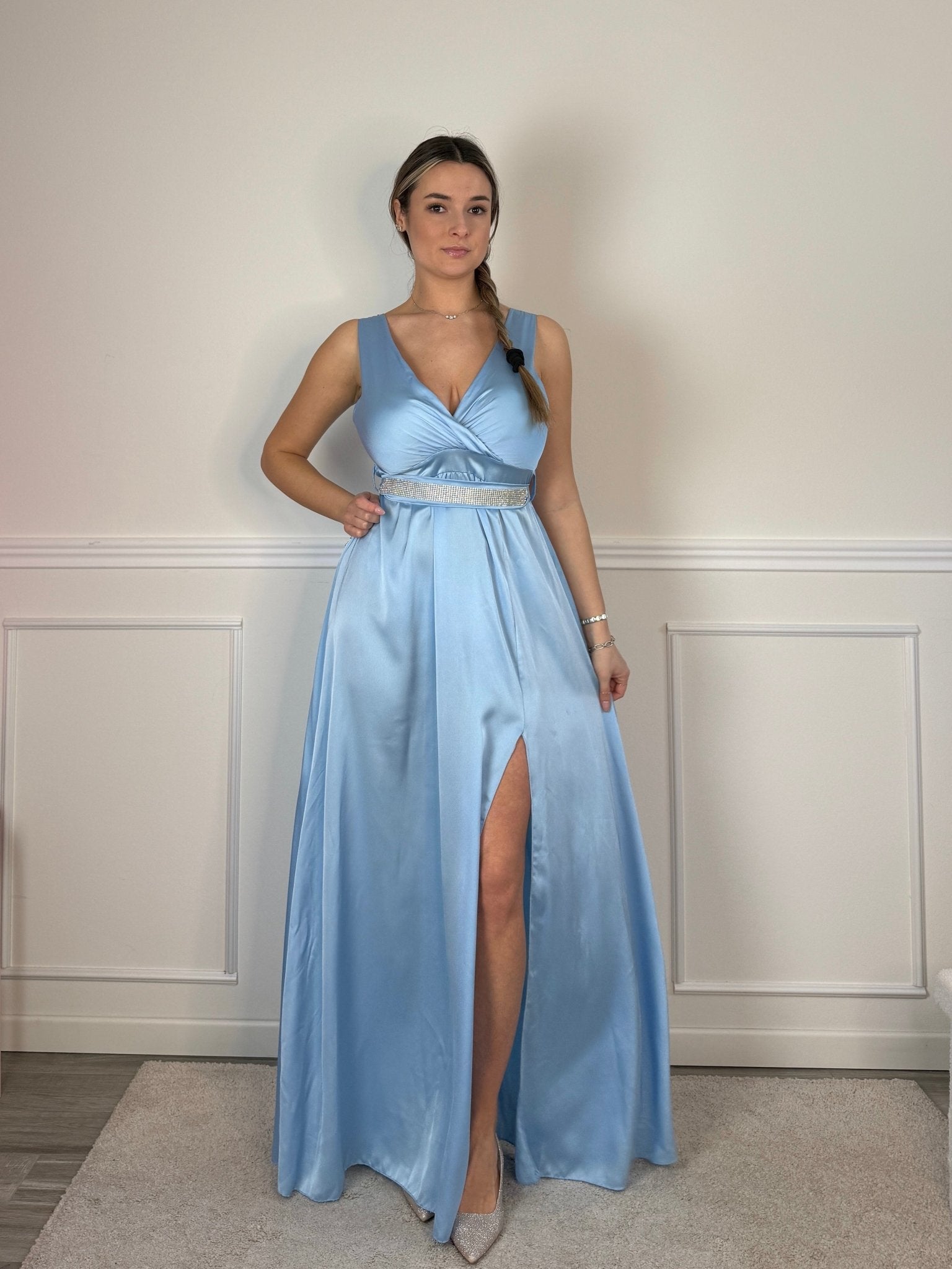 Vestito lungo in raso con scollo a V e cintura con strass - Follie by Alice