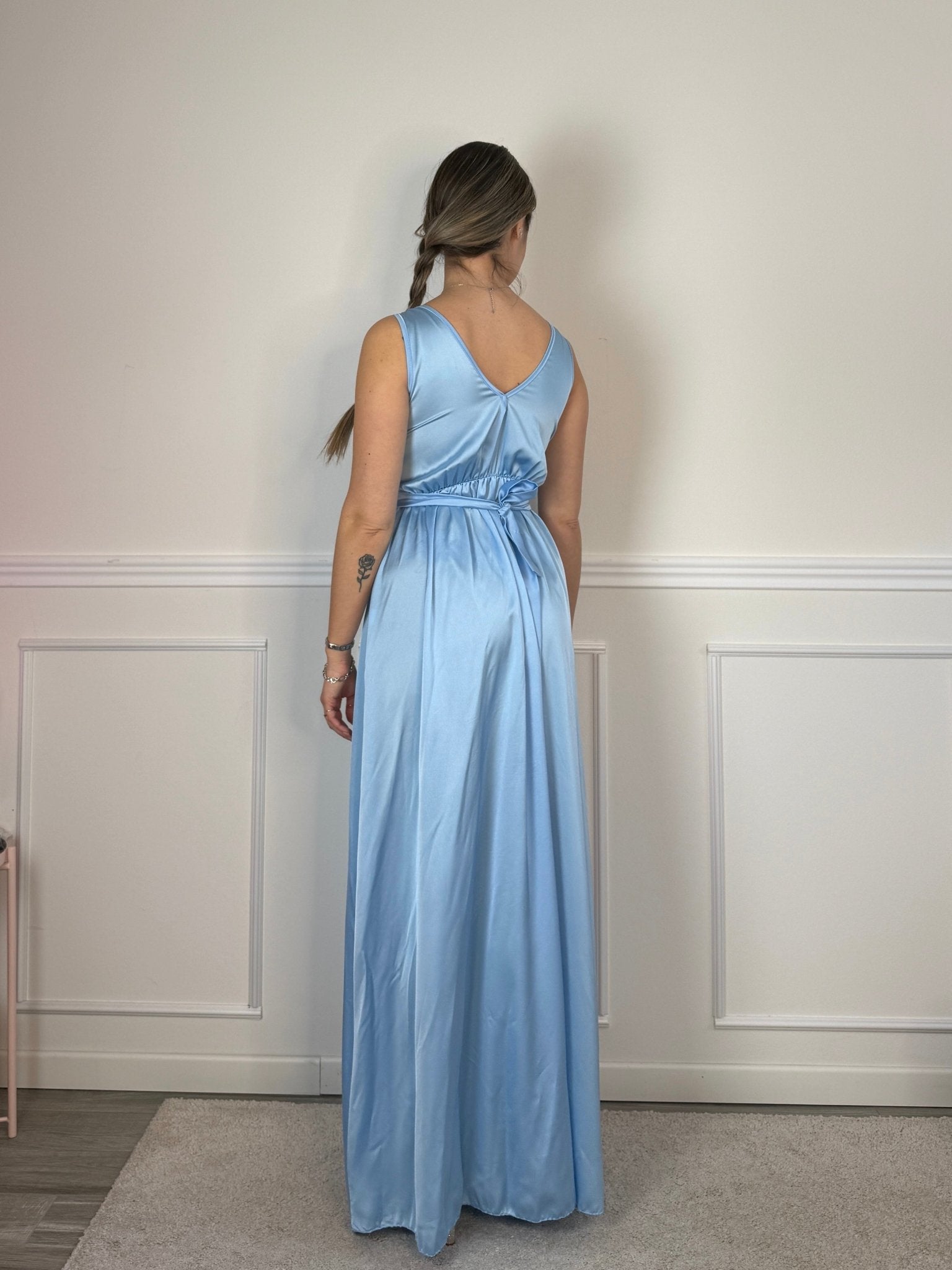 Vestito lungo in raso con scollo a V e cintura con strass - Follie by Alice