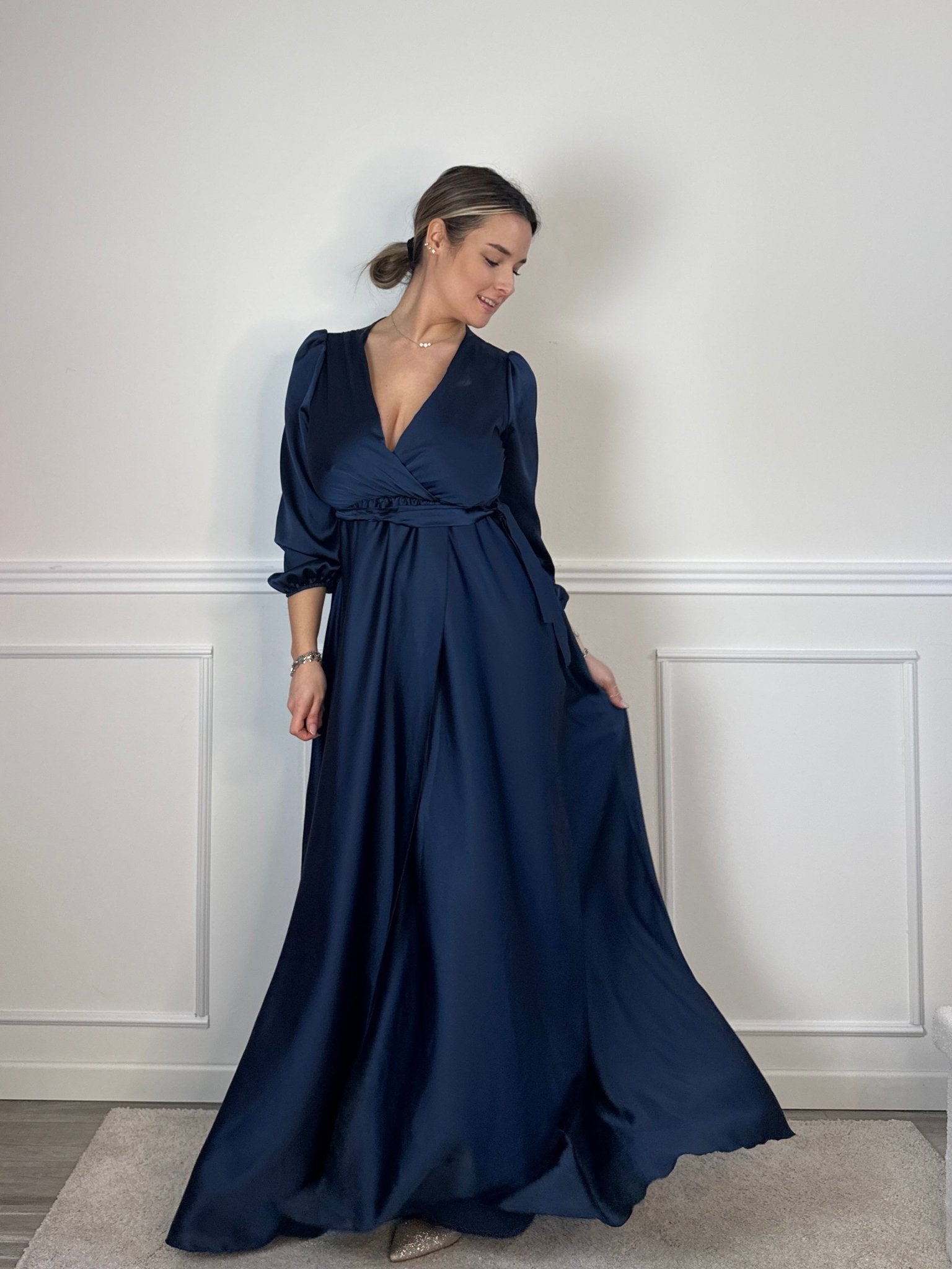 Vestito lungo in raso con scollo a V, maniche tre quarti e spacco - Follie by Alice