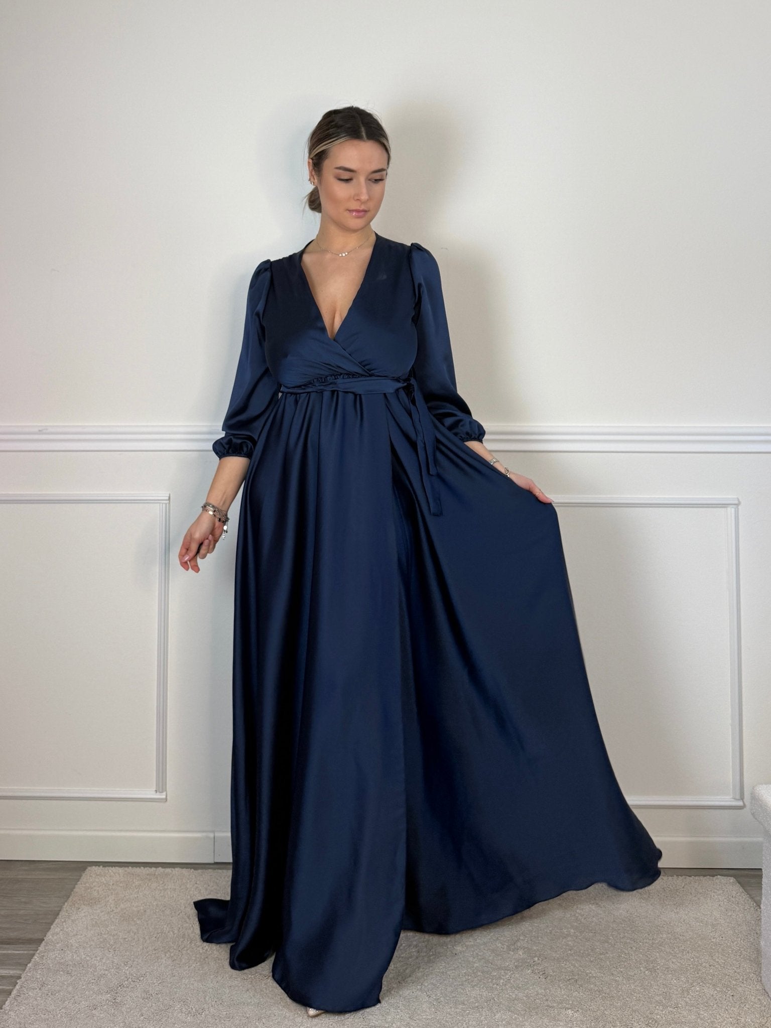 Vestito lungo in raso con scollo a V, maniche tre quarti e spacco - Follie by Alice