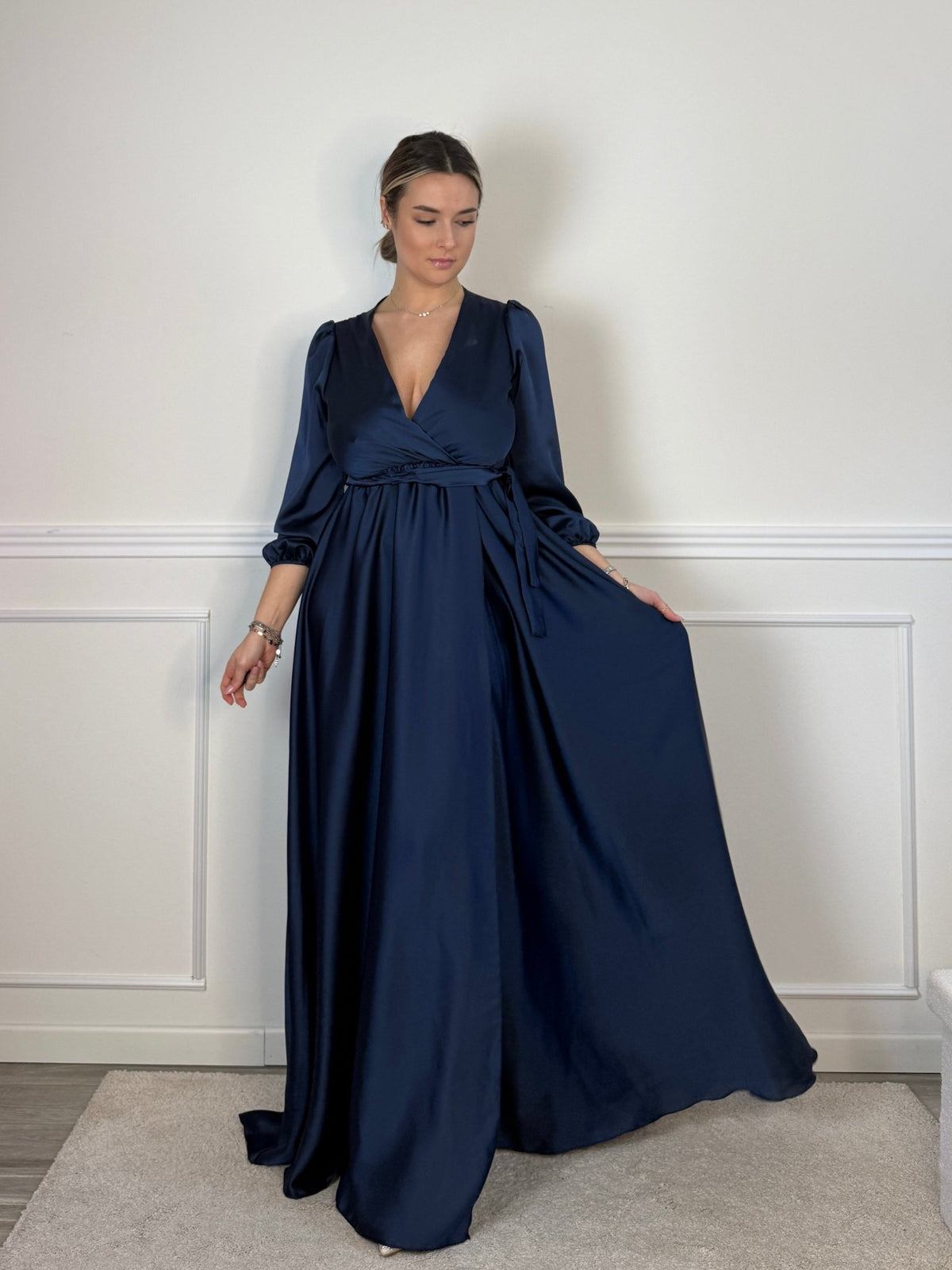Vestito lungo in raso con scollo a V, maniche tre quarti e spacco - Follie by Alice