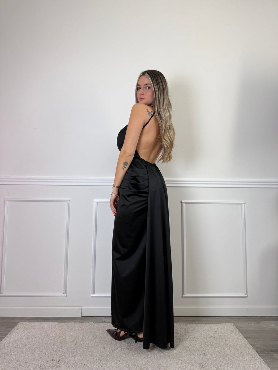 Vestito lungo in raso con scollo all’americana, scollatura a goccia e drappeggio sui fianchi effetto bombè – alternate