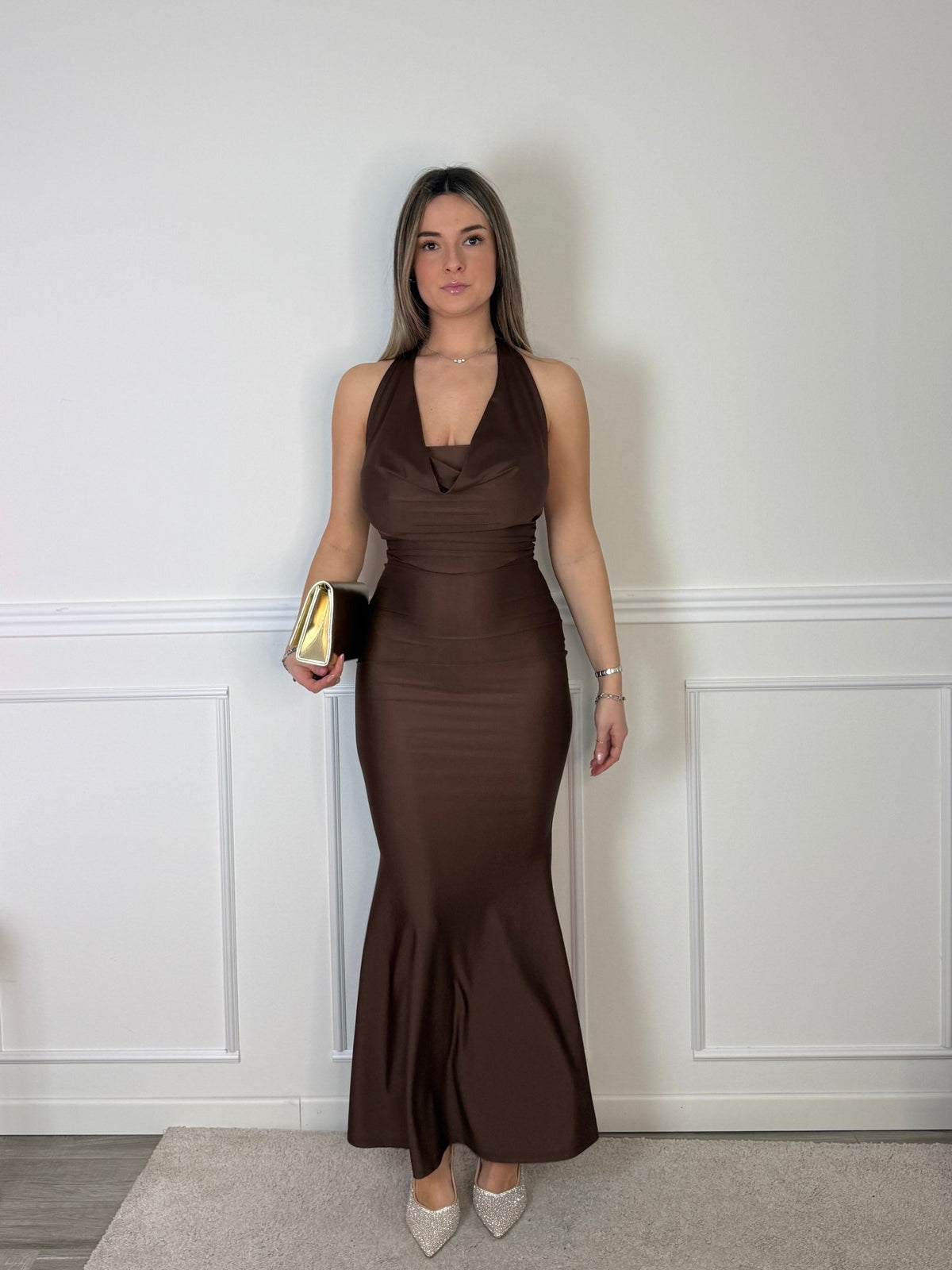 Vestito lungo in raso con scollo drappeggiato e schiena scoperta - Follie by Alice