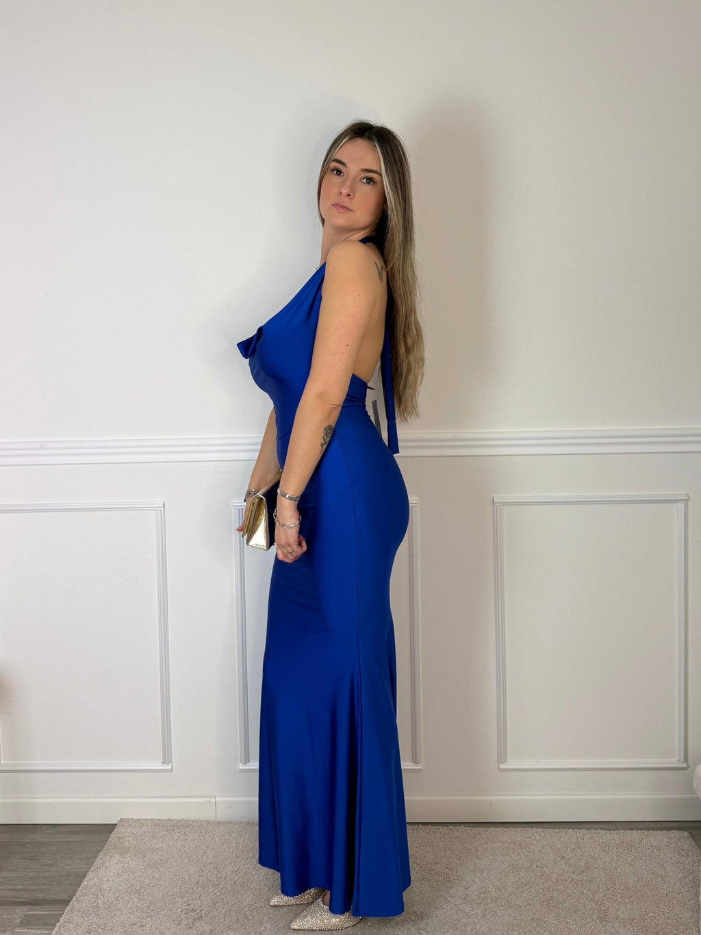 Vestito lungo in raso con scollo drappeggiato e schiena scoperta - Follie by Alice