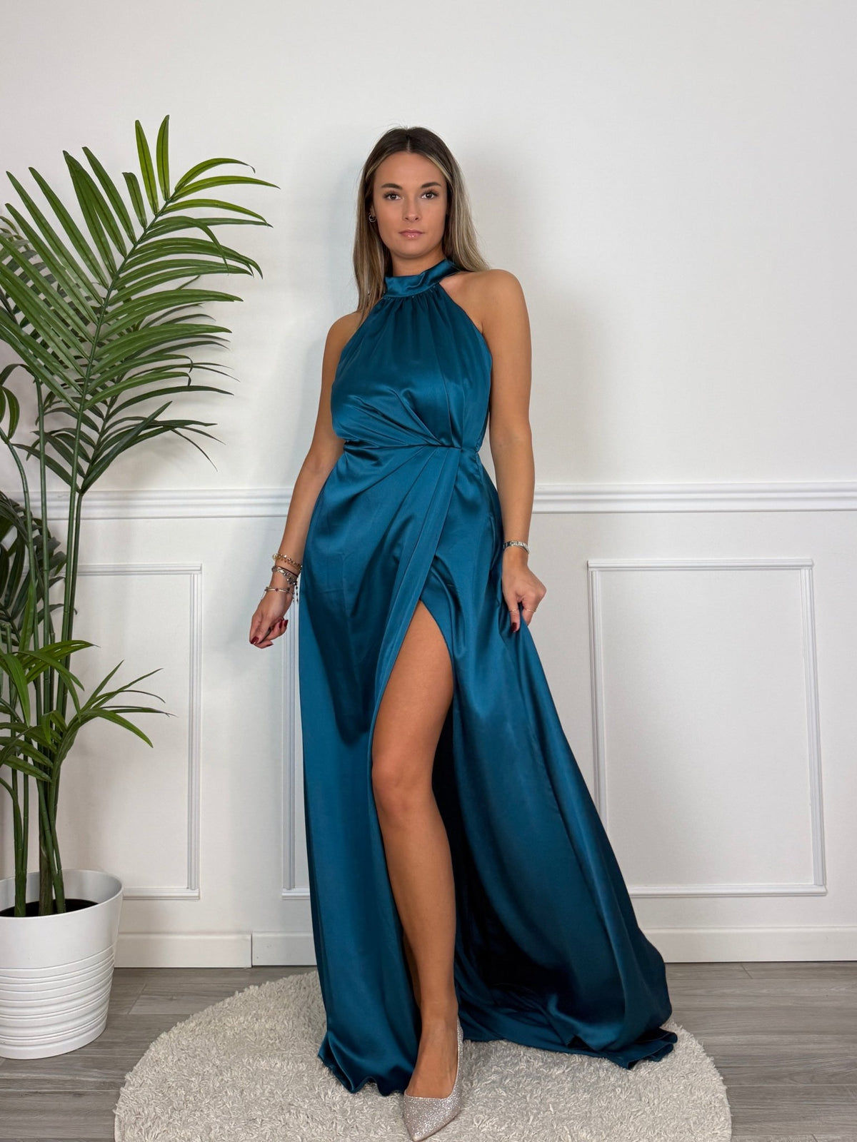Vestito lungo in raso con spacco KRISTAL - Follie by Alice