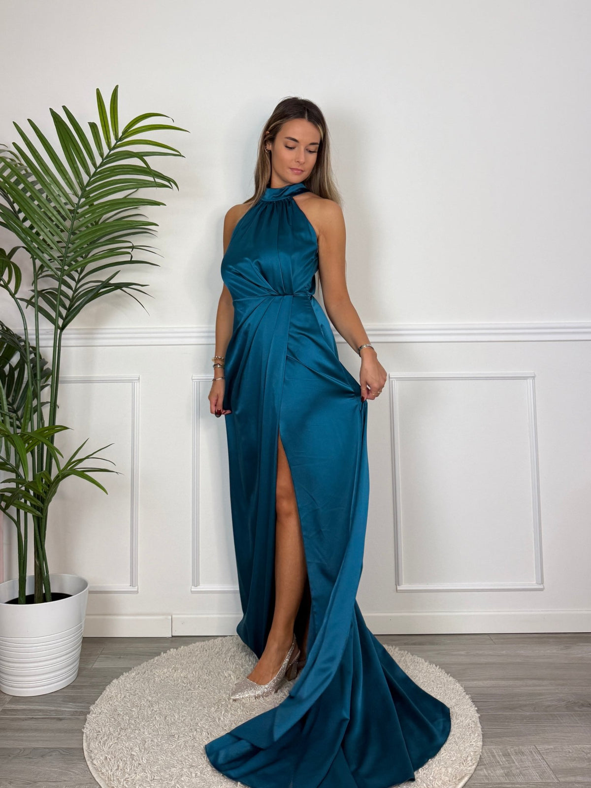 Vestito lungo in raso con spacco KRISTAL - Follie by Alice