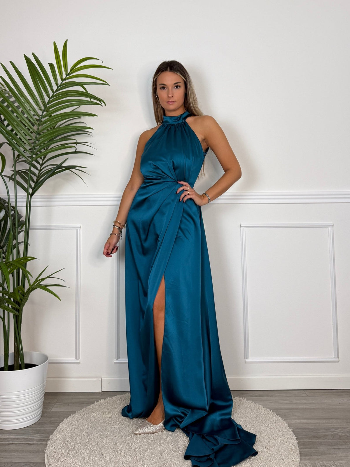 Vestito lungo in raso con spacco KRISTAL - Follie by Alice