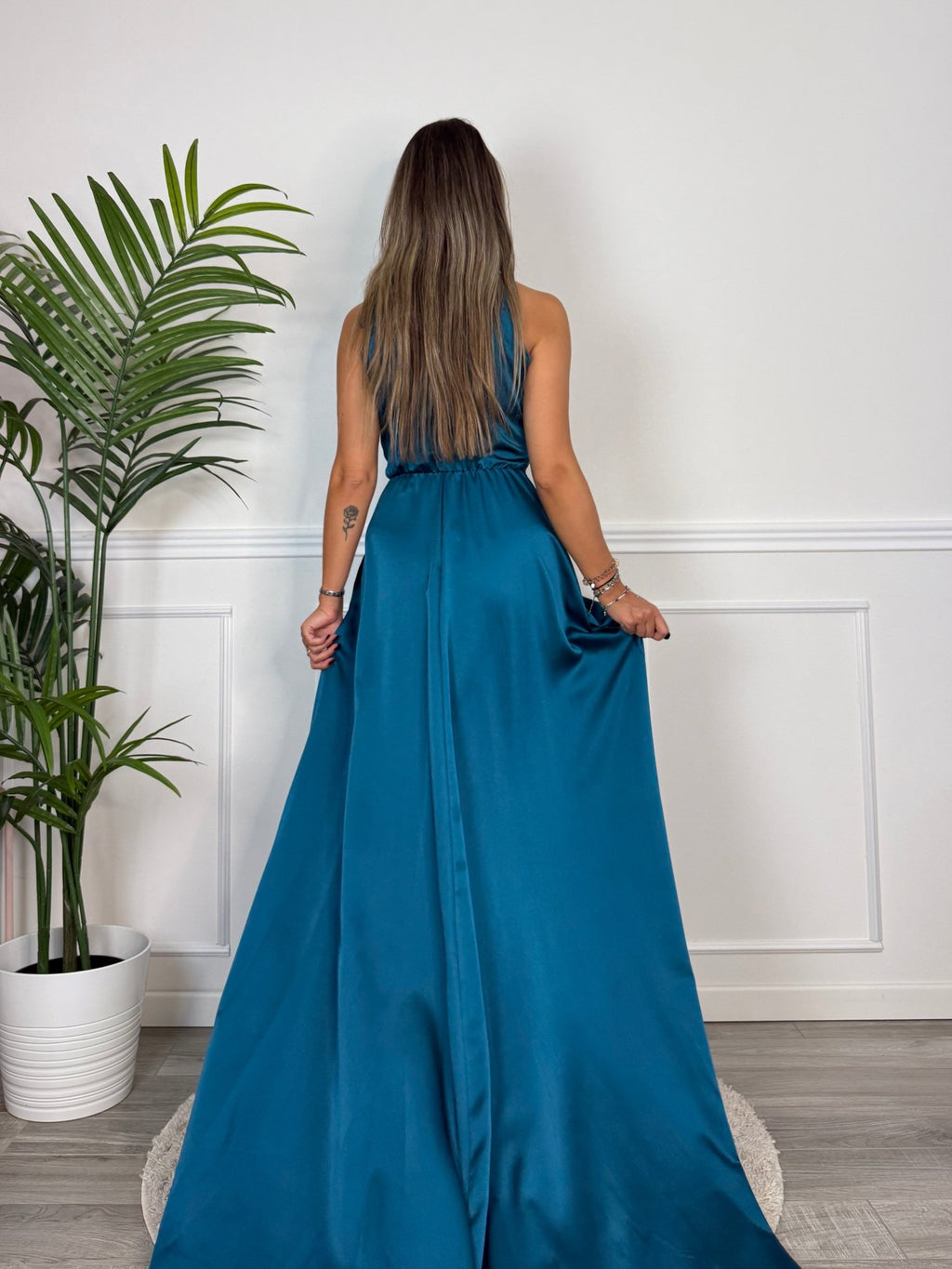 Vestito lungo in raso con spacco KRISTAL - Follie by Alice