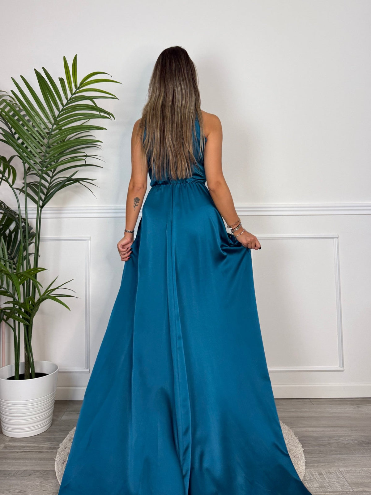 Vestito lungo in raso con spacco KRISTAL - Follie by Alice