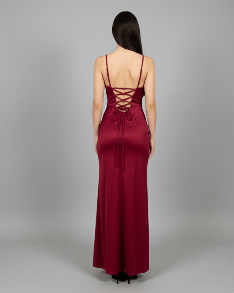 Vestito lungo in raso con spacco profondo e scollo a cappuccio – alternate