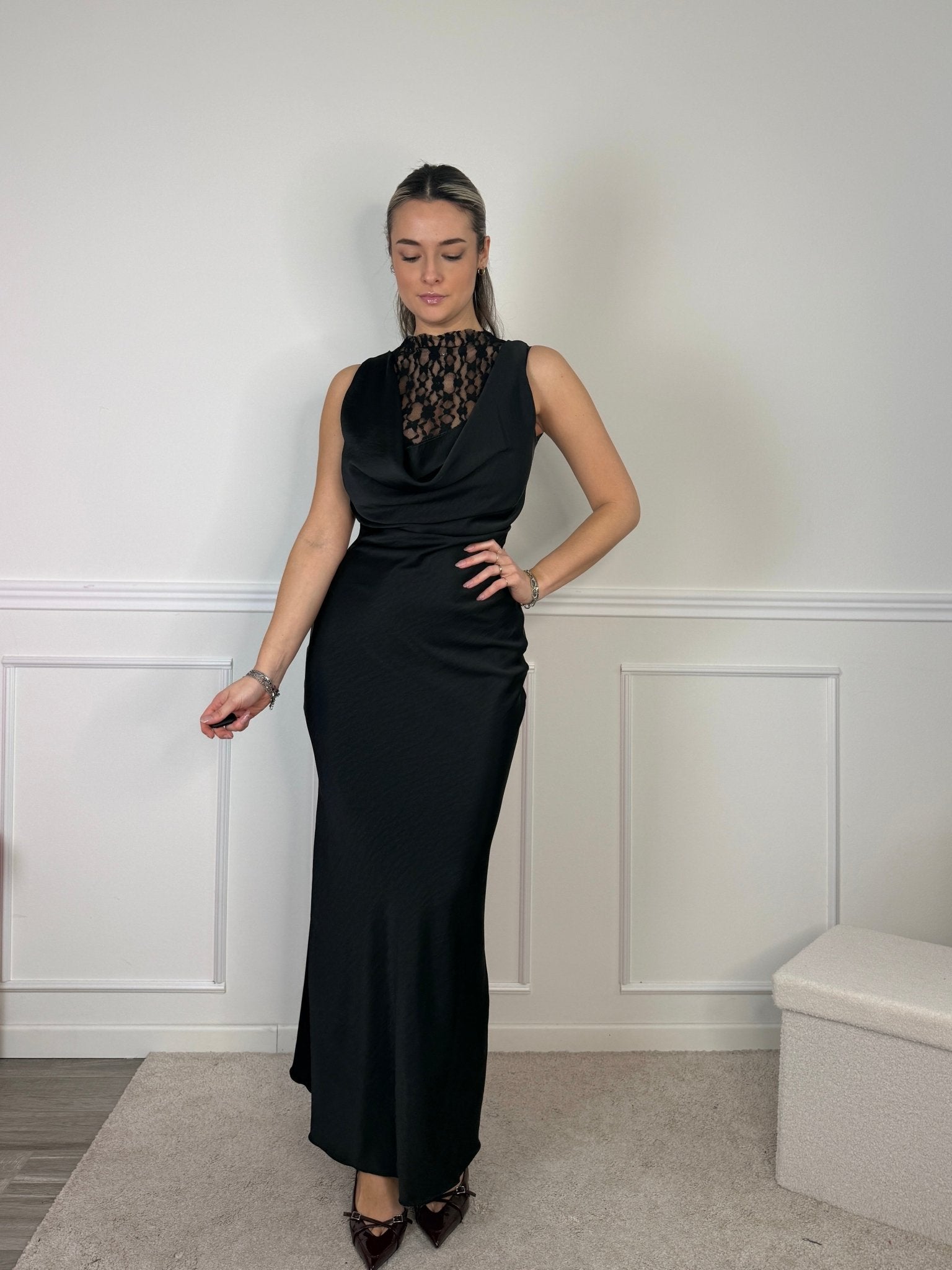 Vestito lungo in raso con top in pizzo e scollo a cappuccio - Follie by Alice