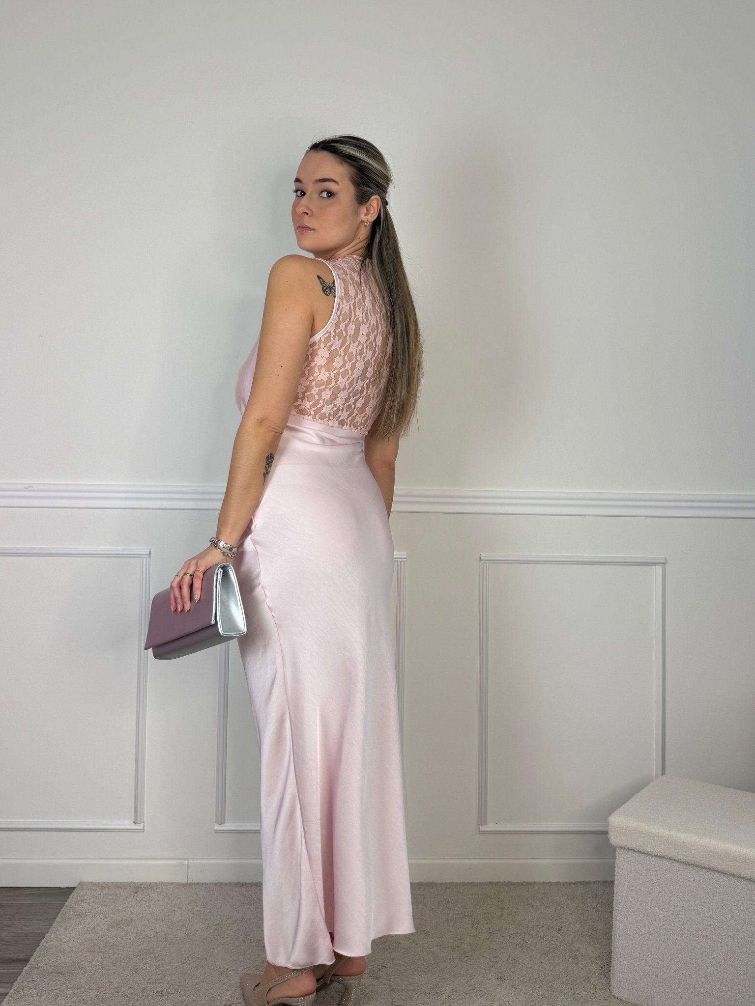 Vestito lungo in raso con top in pizzo e scollo a cappuccio - Follie by Alice