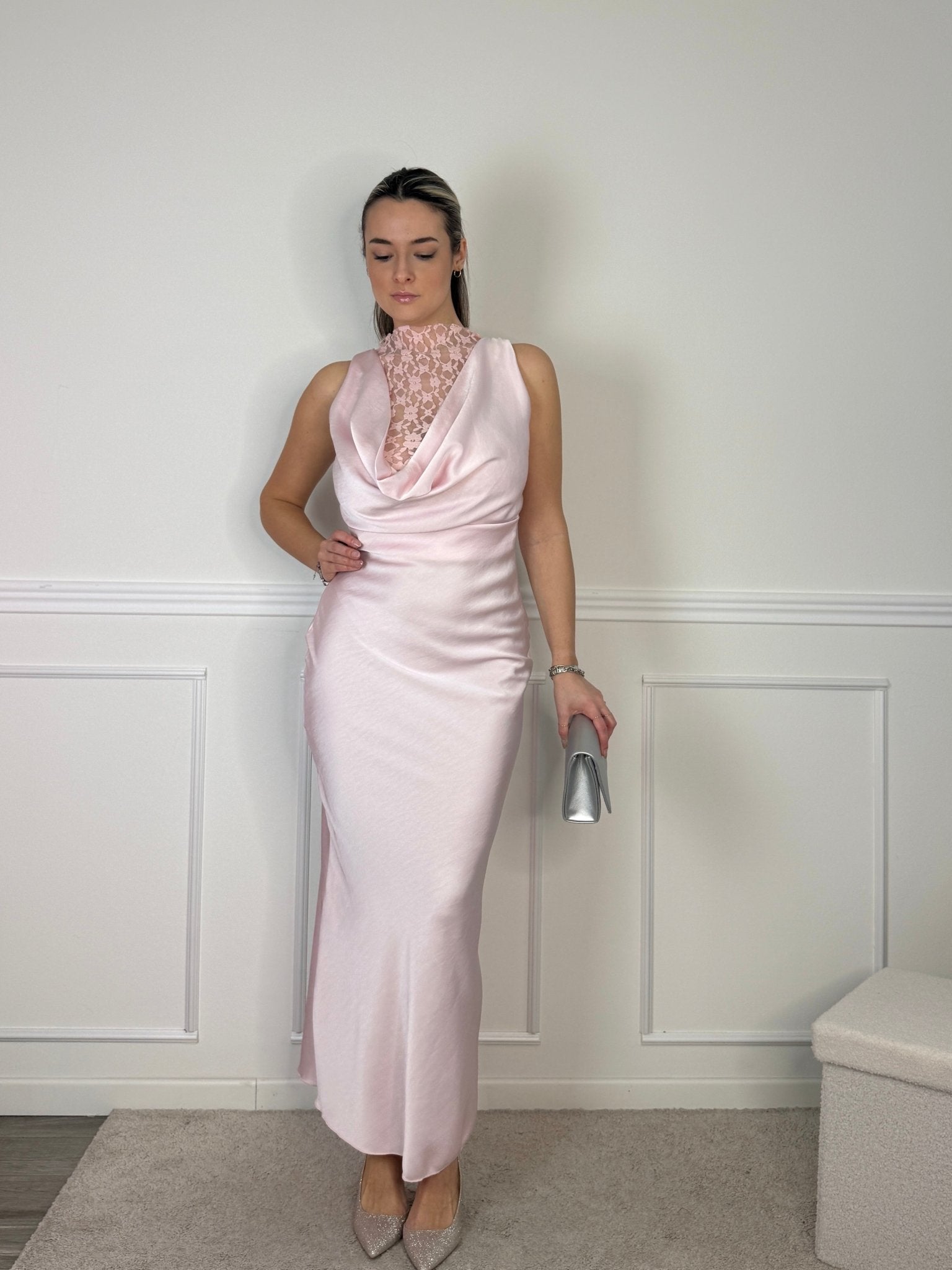 Vestito lungo in raso con top in pizzo e scollo a cappuccio - Follie by Alice