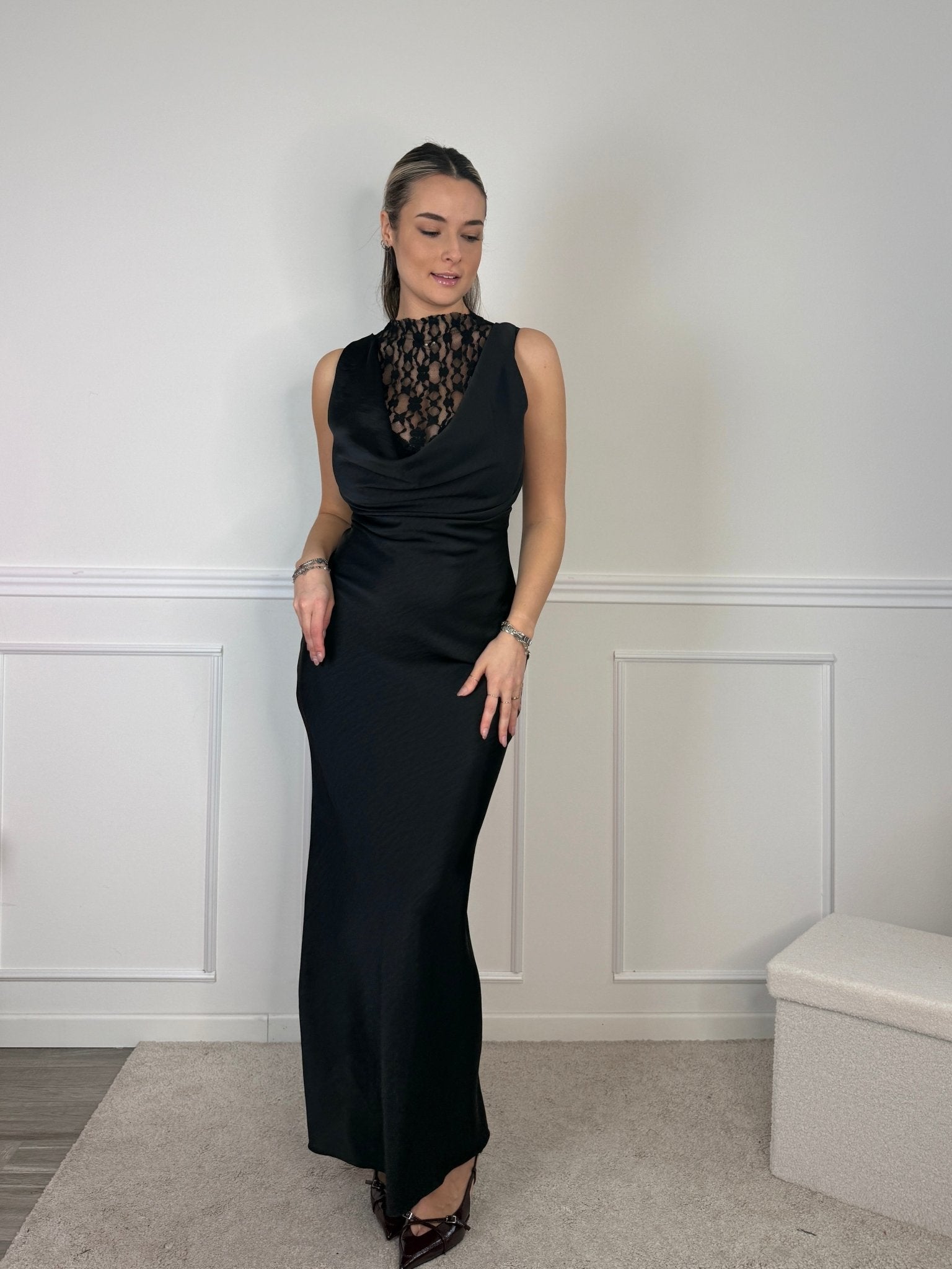 Vestito lungo in raso con top in pizzo e scollo a cappuccio - Follie by Alice