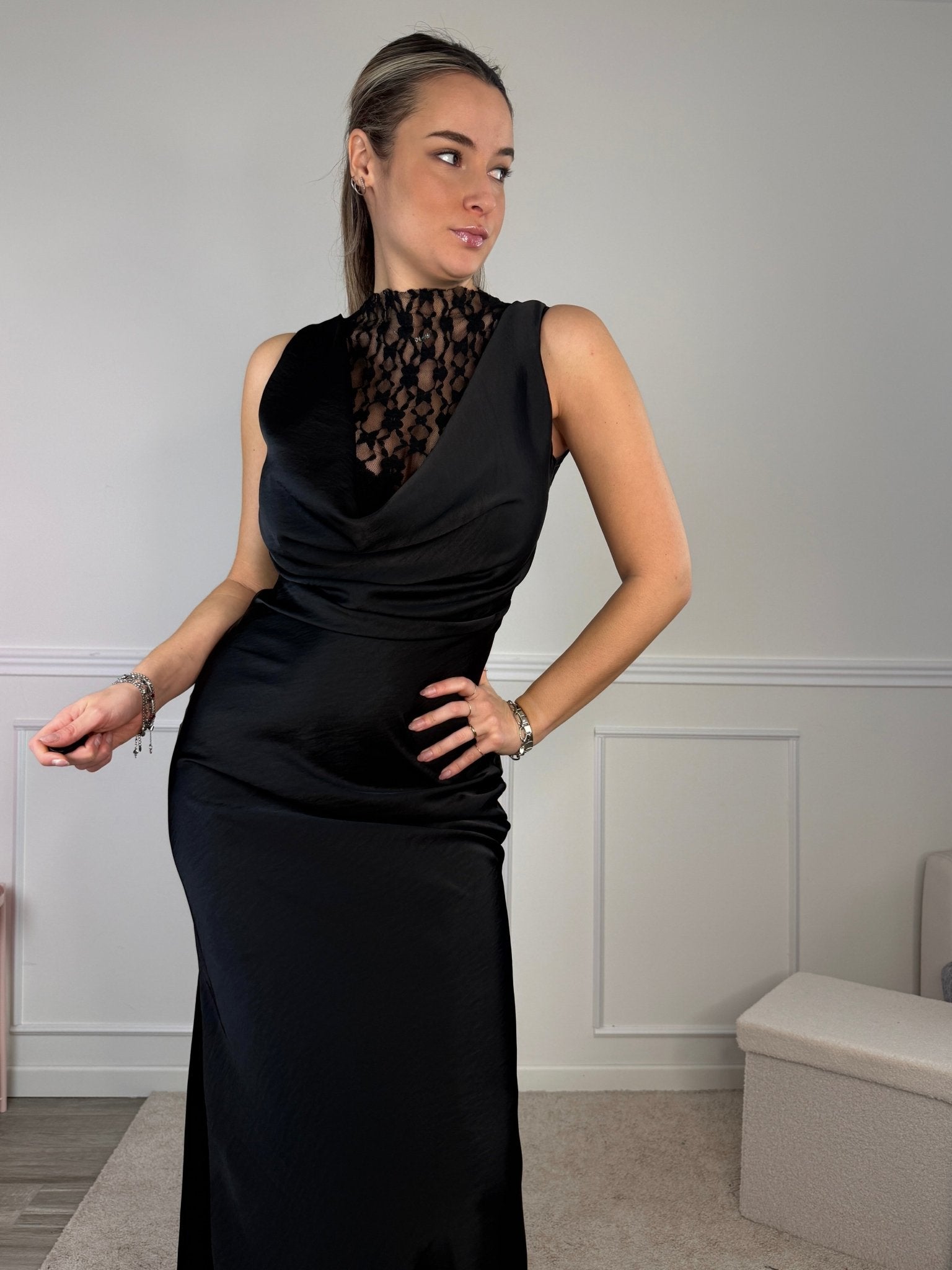 Vestito lungo in raso con top in pizzo e scollo a cappuccio - Follie by Alice