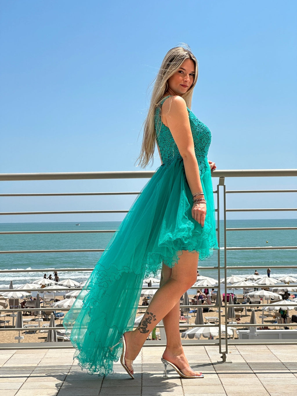 Vestito lungo in tulle con corpetto in pizzo con perline gioiello - Follie by Alice