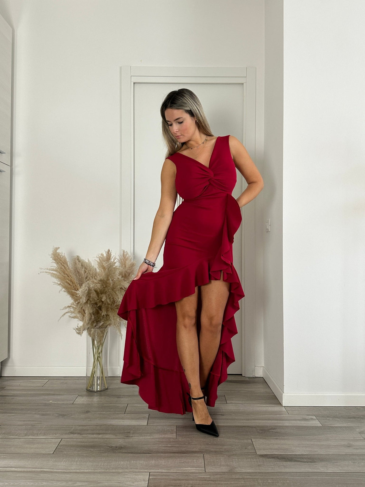 Vestito lungo smanicato con nodo, spacco e ruches - Follie by Alice