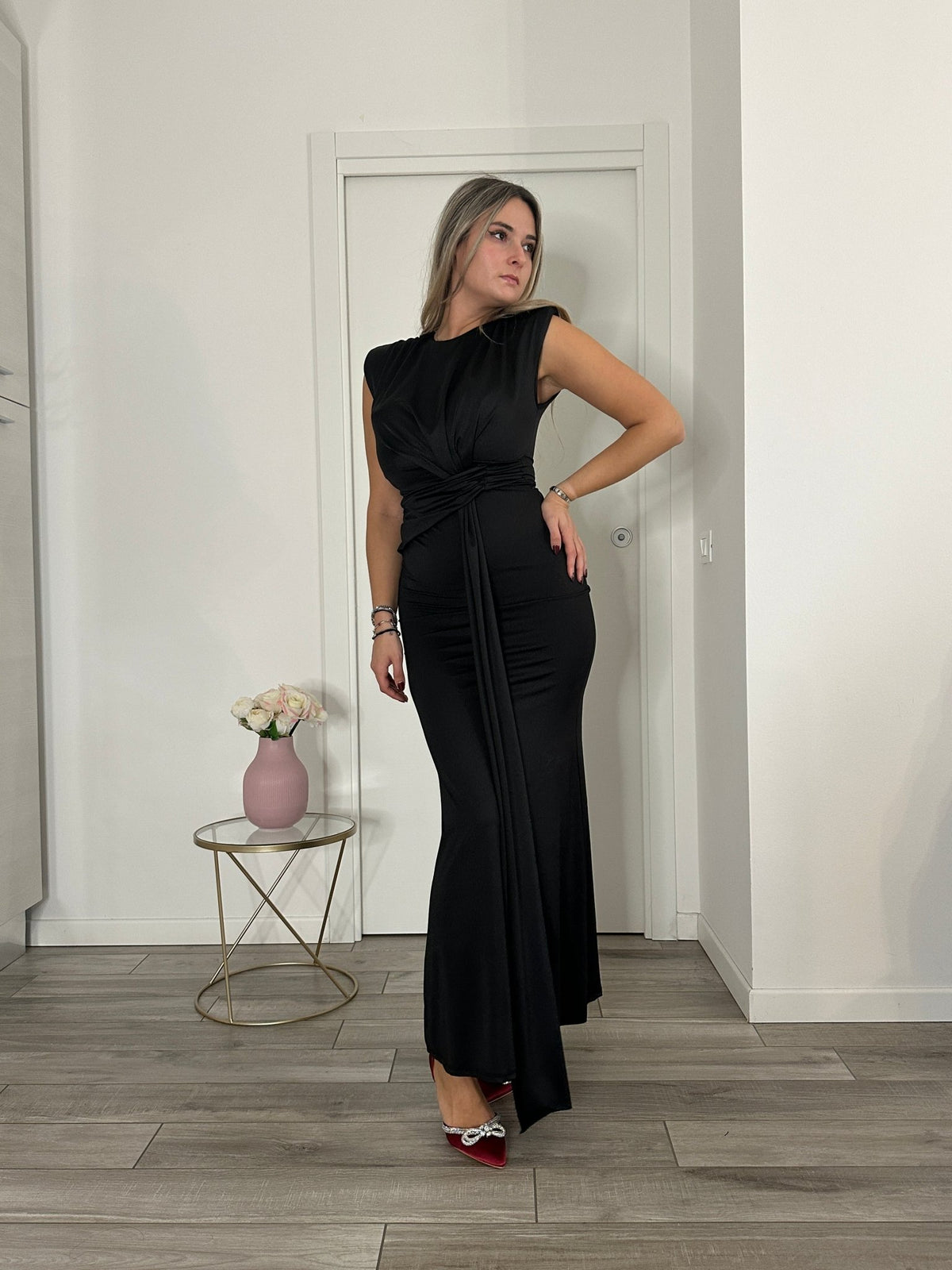 Vestito lungo smanicato in raso con fusciacca - Follie by Alice