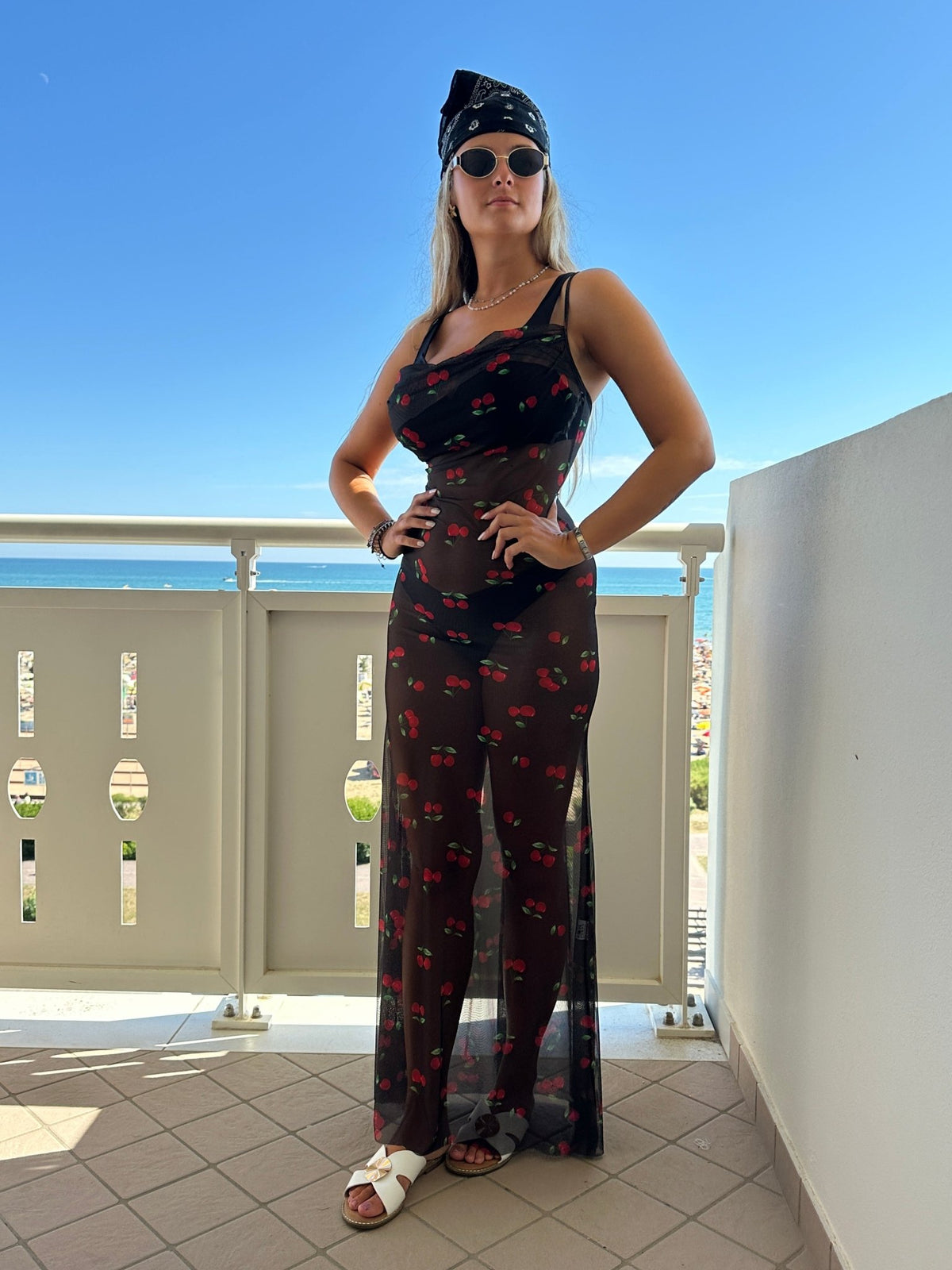 Vestito lungo velato con ciliegie, schiena scoperta e laccetti - Follie by Alice