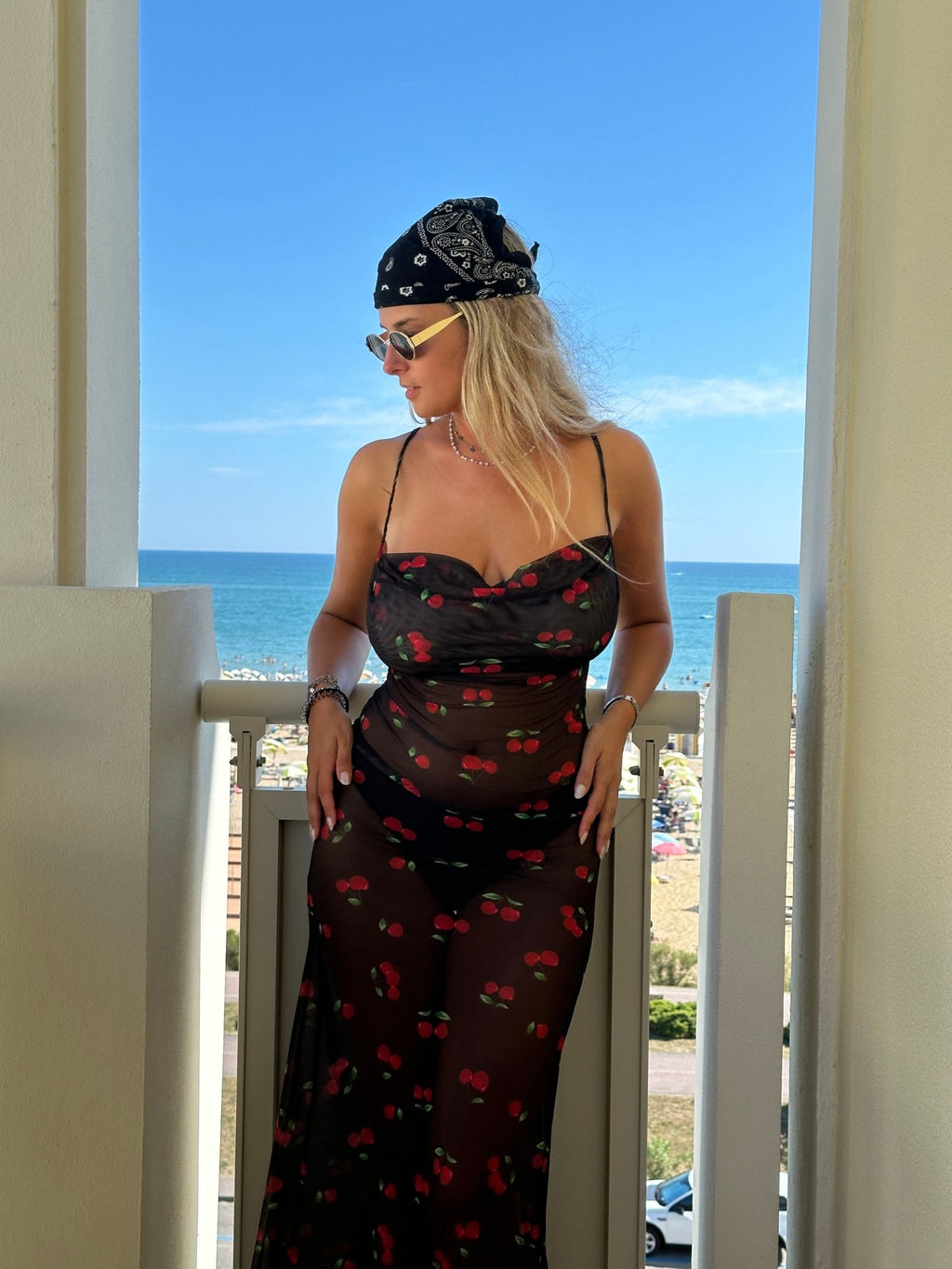 Vestito lungo velato con ciliegie, schiena scoperta e laccetti - Follie by Alice
