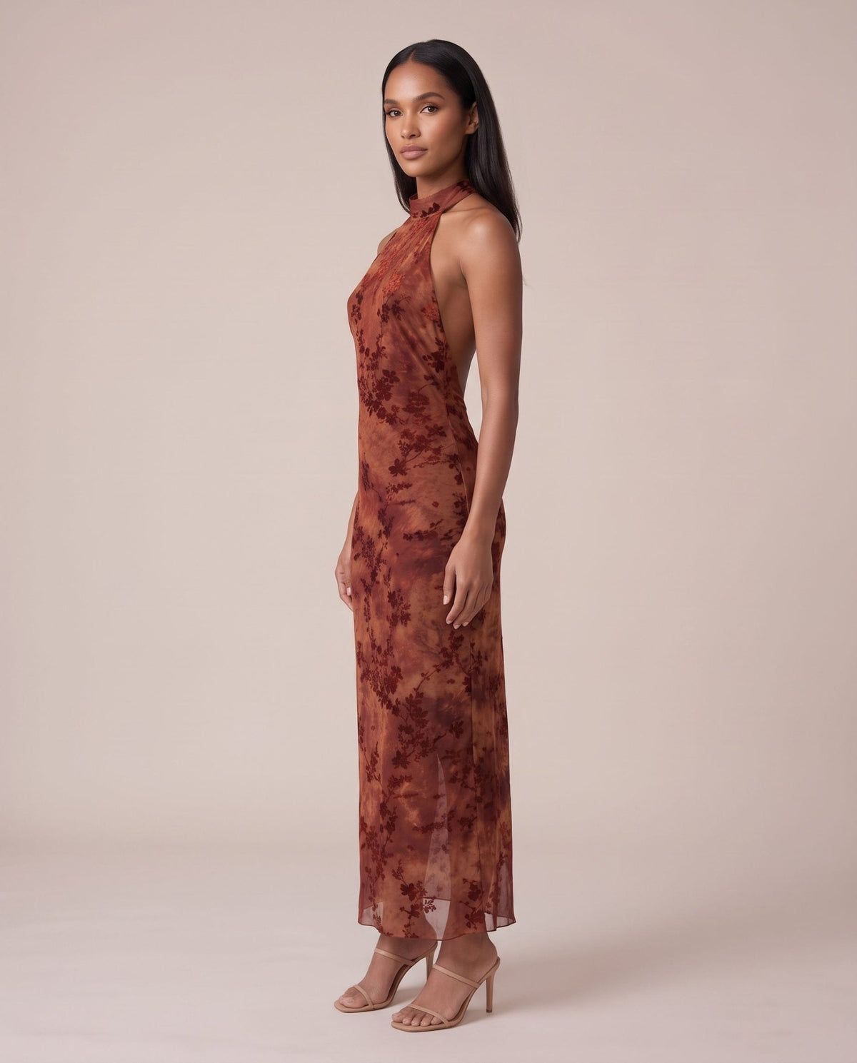 Vestito lungo velato con collo halter e ricami in pizzo di velluto SIENNA - Follie by Alice