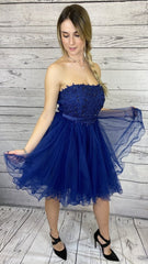 Abito blu con gonna in tulle, ricami in pizzo e perline - Follie by Alice