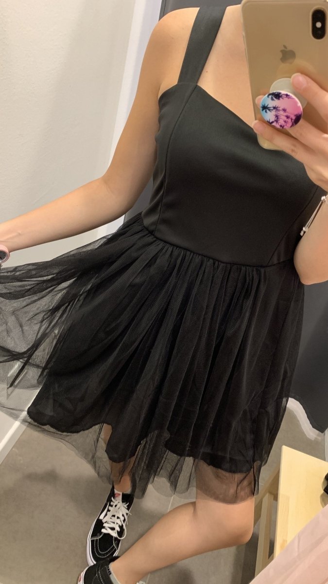 Vestitino nero con gonna in tulle – alternate