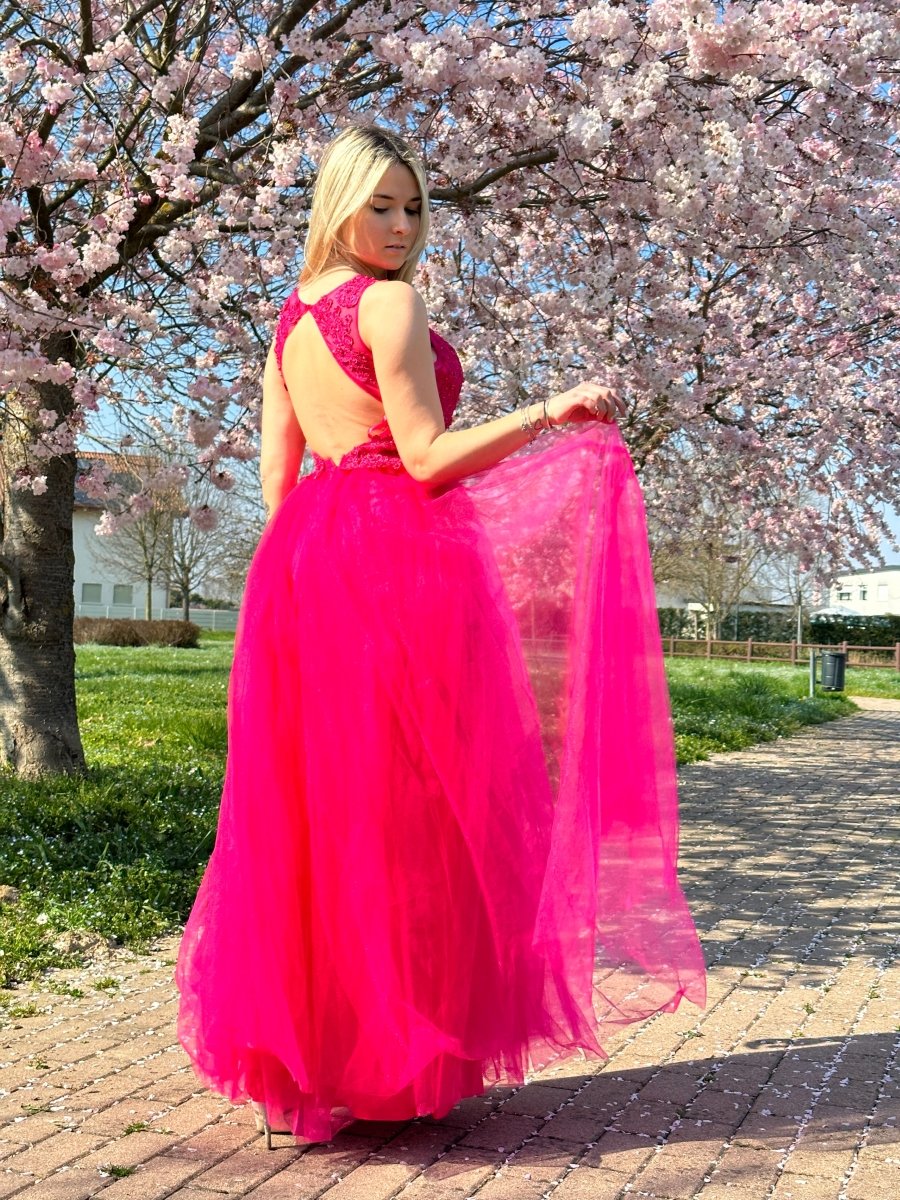 Abito fucsia con gonna in tulle, ricami in pizzo e perline - Follie by Alice