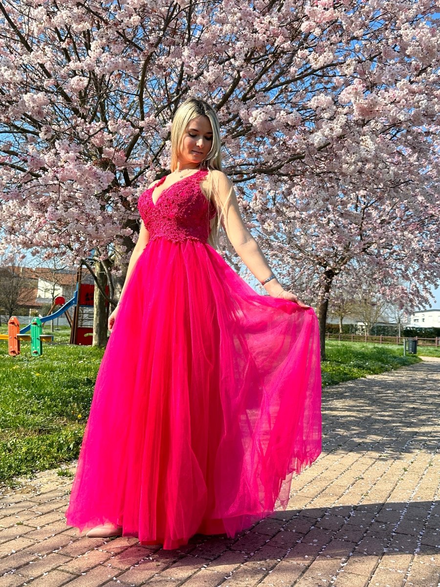 Abito fucsia con gonna in tulle, ricami in pizzo e perline - Follie by Alice