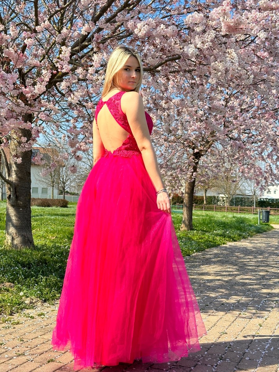 Abito fucsia con gonna in tulle, ricami in pizzo e perline - Follie by Alice
