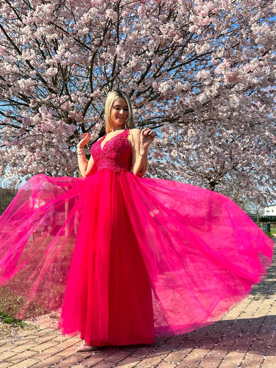 Abito fucsia con gonna in tulle, ricami in pizzo e perline - Follie by Alice