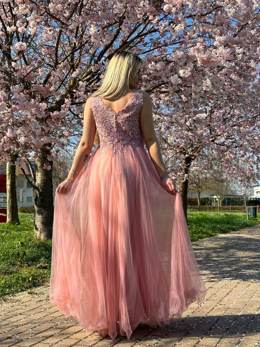 Abito rosa con gonna in tulle, ricami in pizzo e perline - Follie by Alice