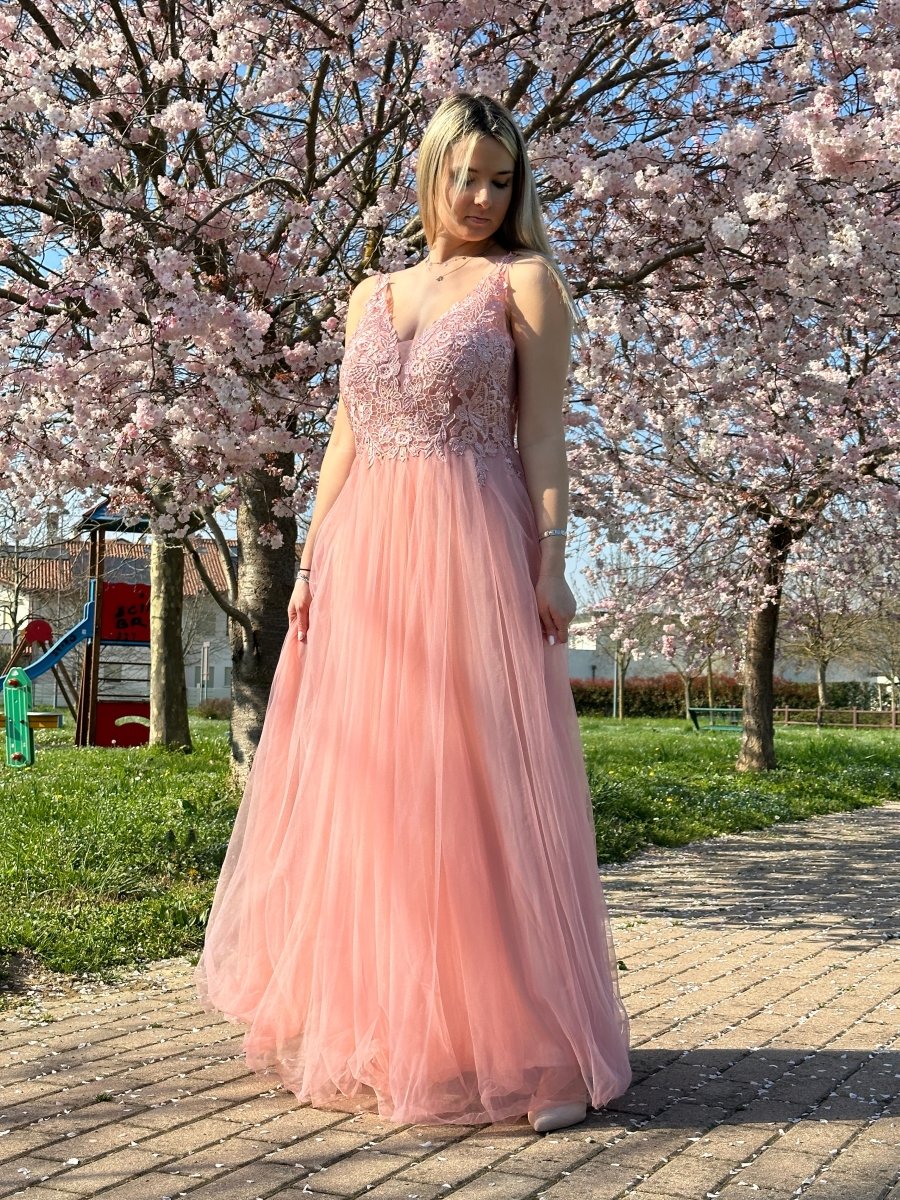 Abito rosa con gonna in tulle, ricami in pizzo e perline - Follie by Alice