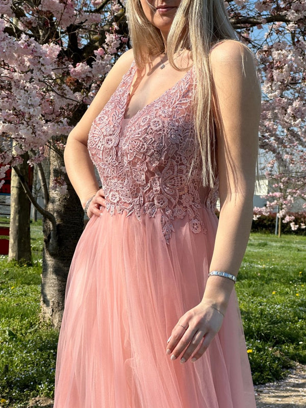 Abito rosa con gonna in tulle, ricami in pizzo e perline - Follie by Alice