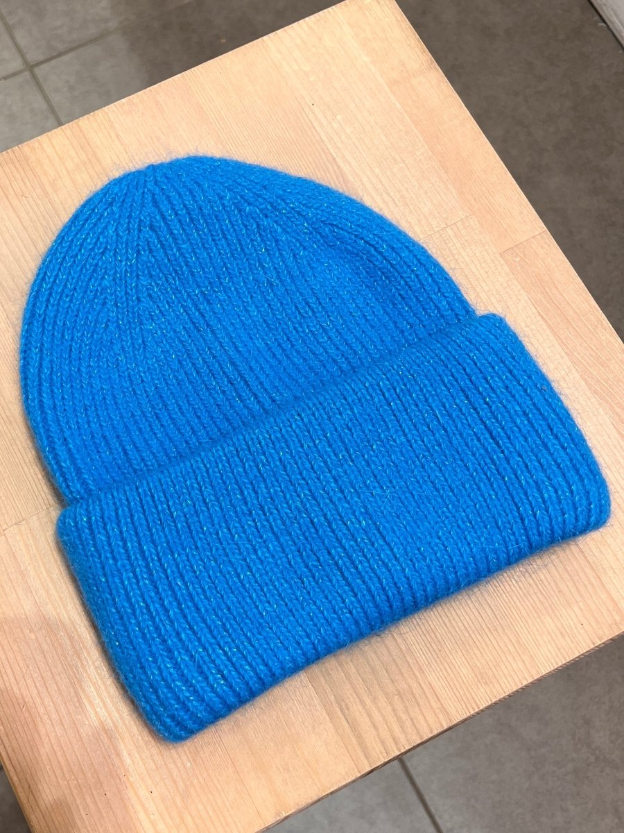 Berretto azzurro brillante con glitter – alternate