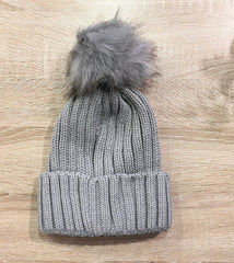 Berretto grigio chiaro con ponpon - Follie by Alice
