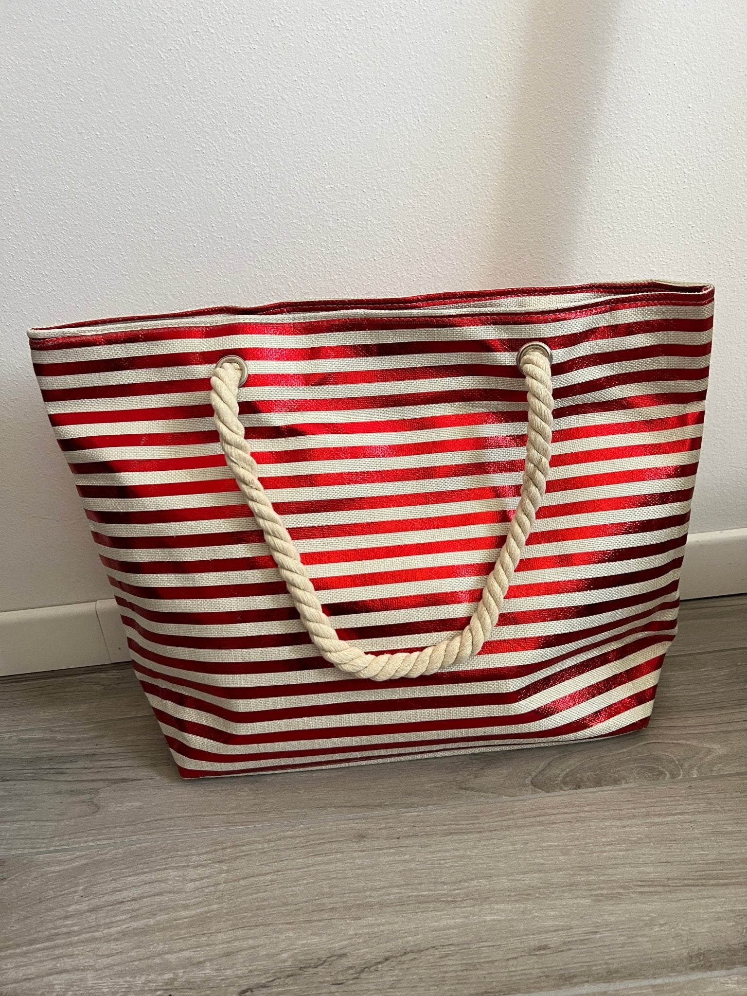 Borsa mare a righe rosse con manici in corda Immagine secondaria del prodotto